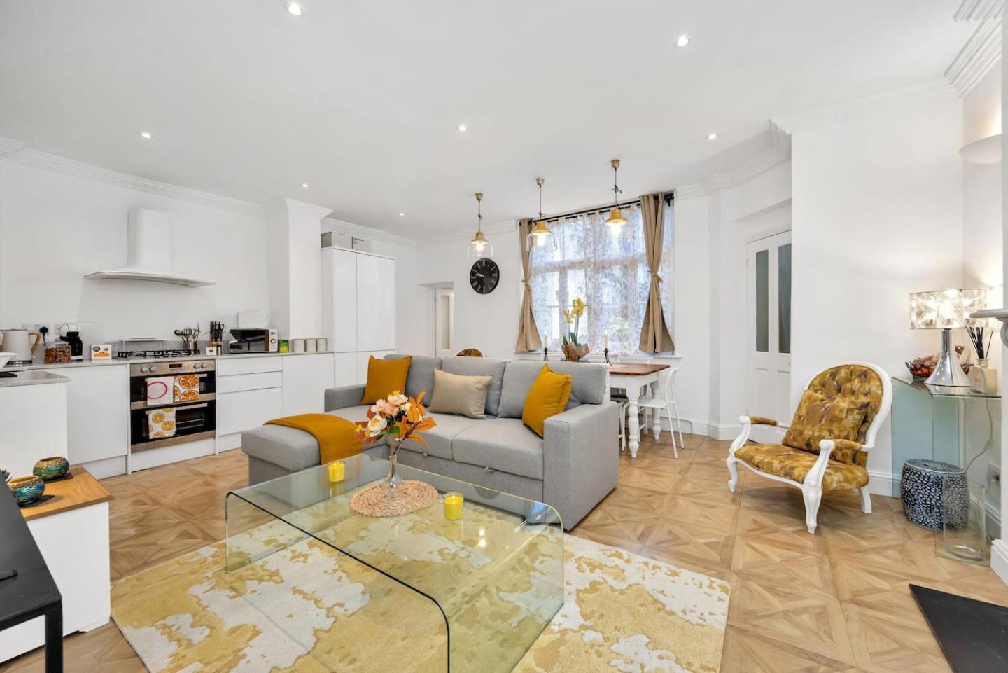3 Bedroom 2 Bathroom Victorian Flat In Kensington Apartment London
