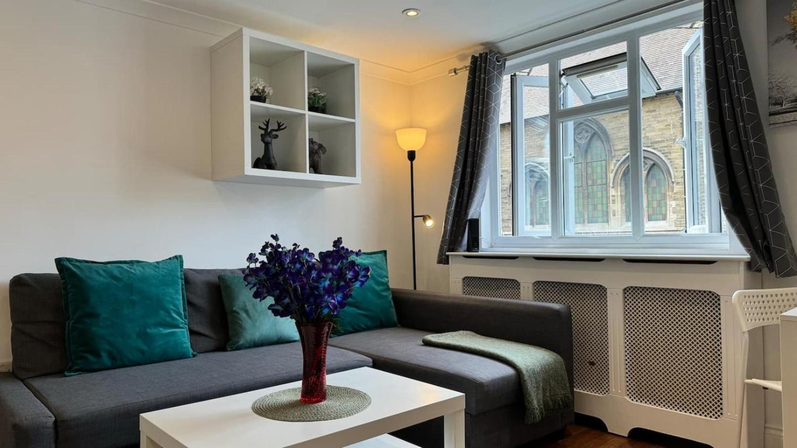 1 Bedroom Comfortable Flat In Kensington London