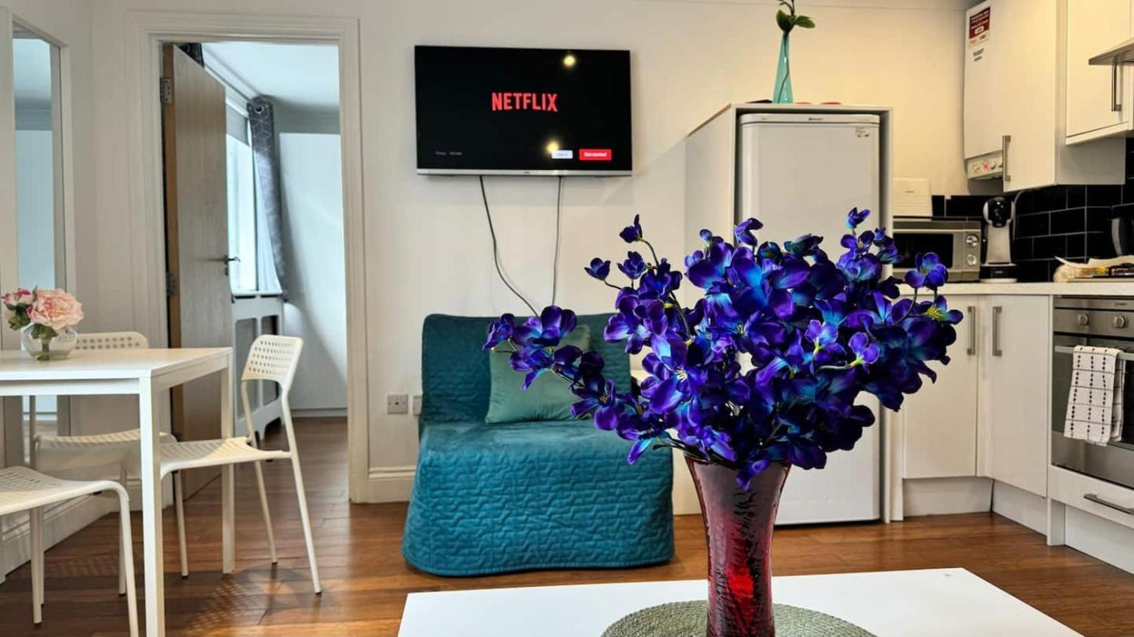 1 Bedroom Comfortable Flat In Kensington Apartment