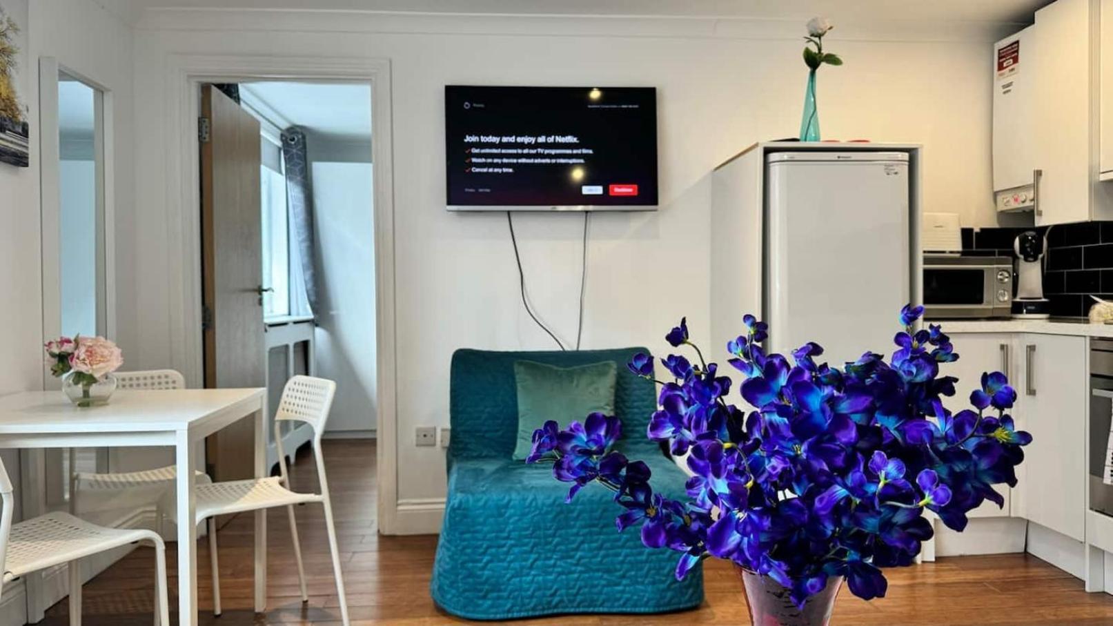 1 Bedroom Comfortable Flat In Kensington Apartment London