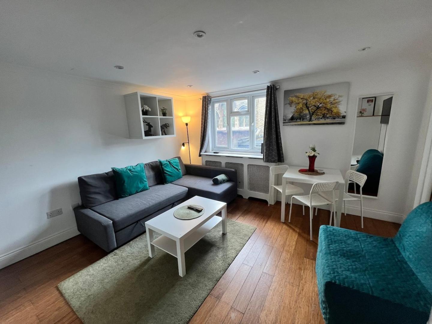1 Bedroom Comfortable Flat In Kensington Apartment