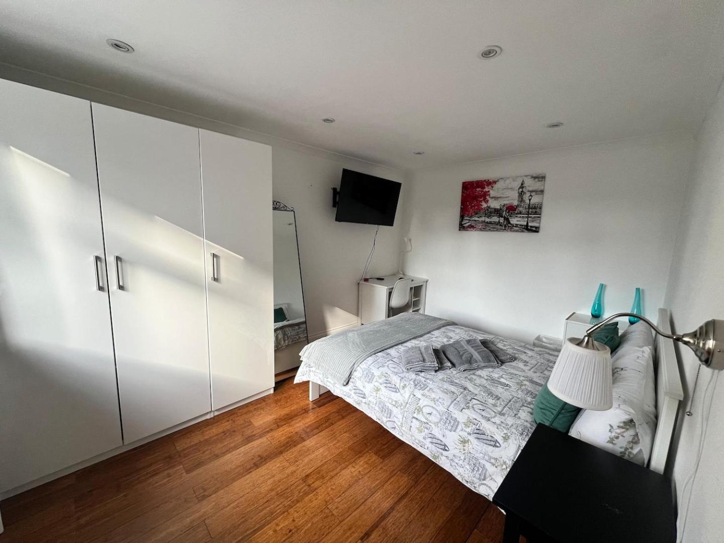 1 Bedroom Comfortable Flat In Kensington Apartment London