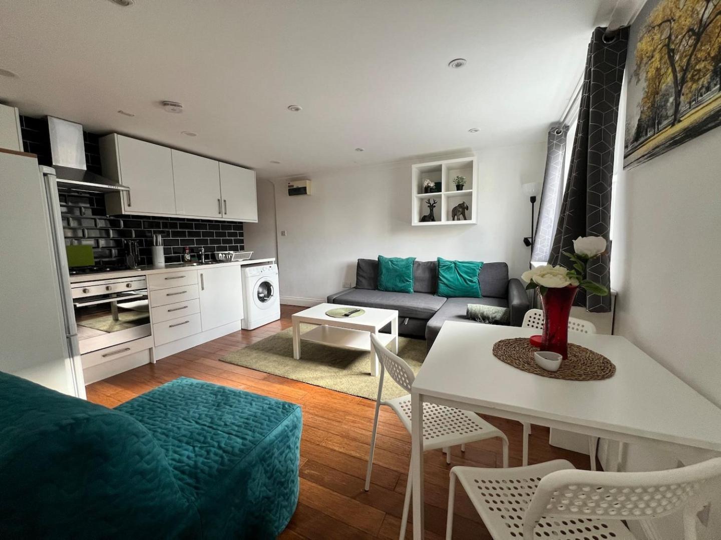 Apartment 1 Bedroom Comfortable Flat In Kensington *