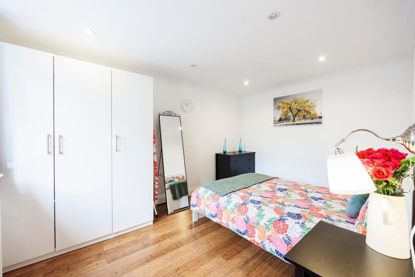 1 Bedroom Comfortable Flat In Kensington Apartment London