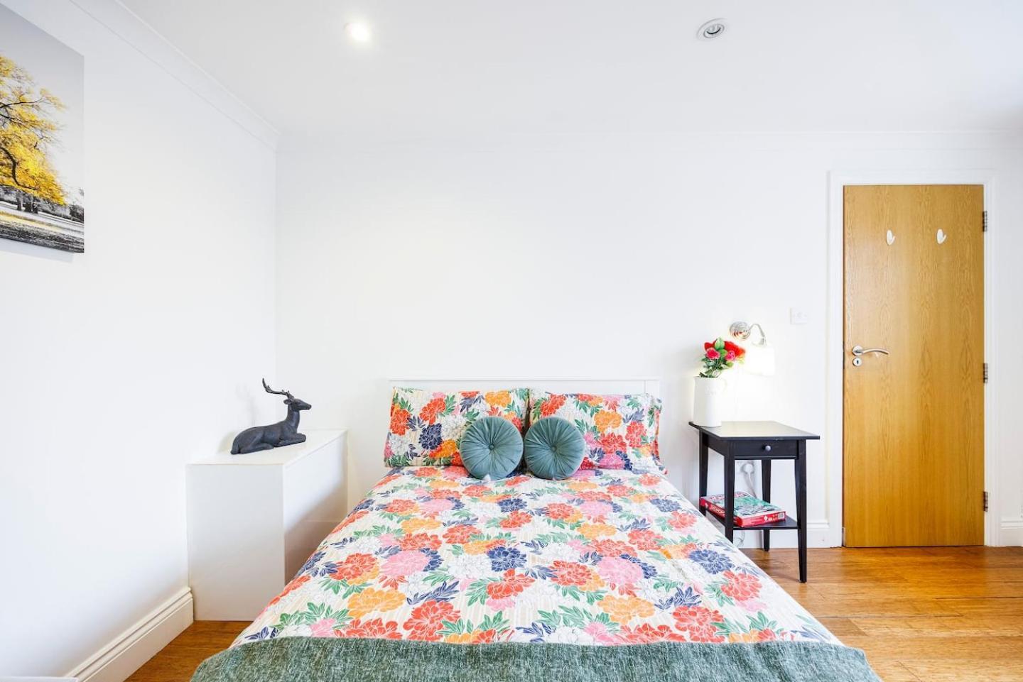1 Bedroom Comfortable Flat In Kensington Apartment *