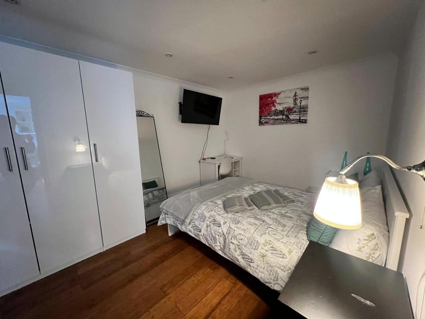 1 Bedroom Comfortable Flat In Kensington Apartment London