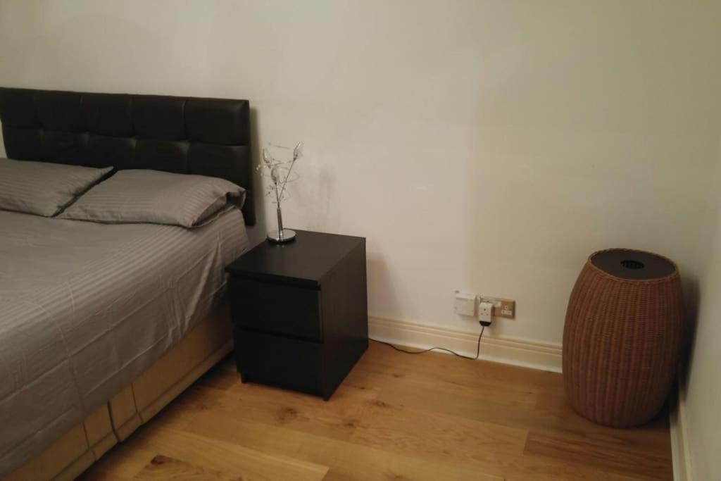 Apartment Amazing Location Near St Paul's - Sleeps 4 London