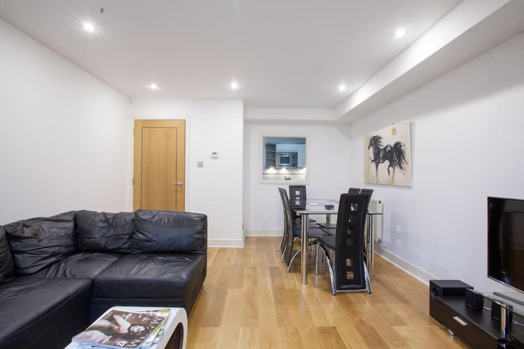 Amazing Location Near St Paul's - Sleeps 4 Apartment