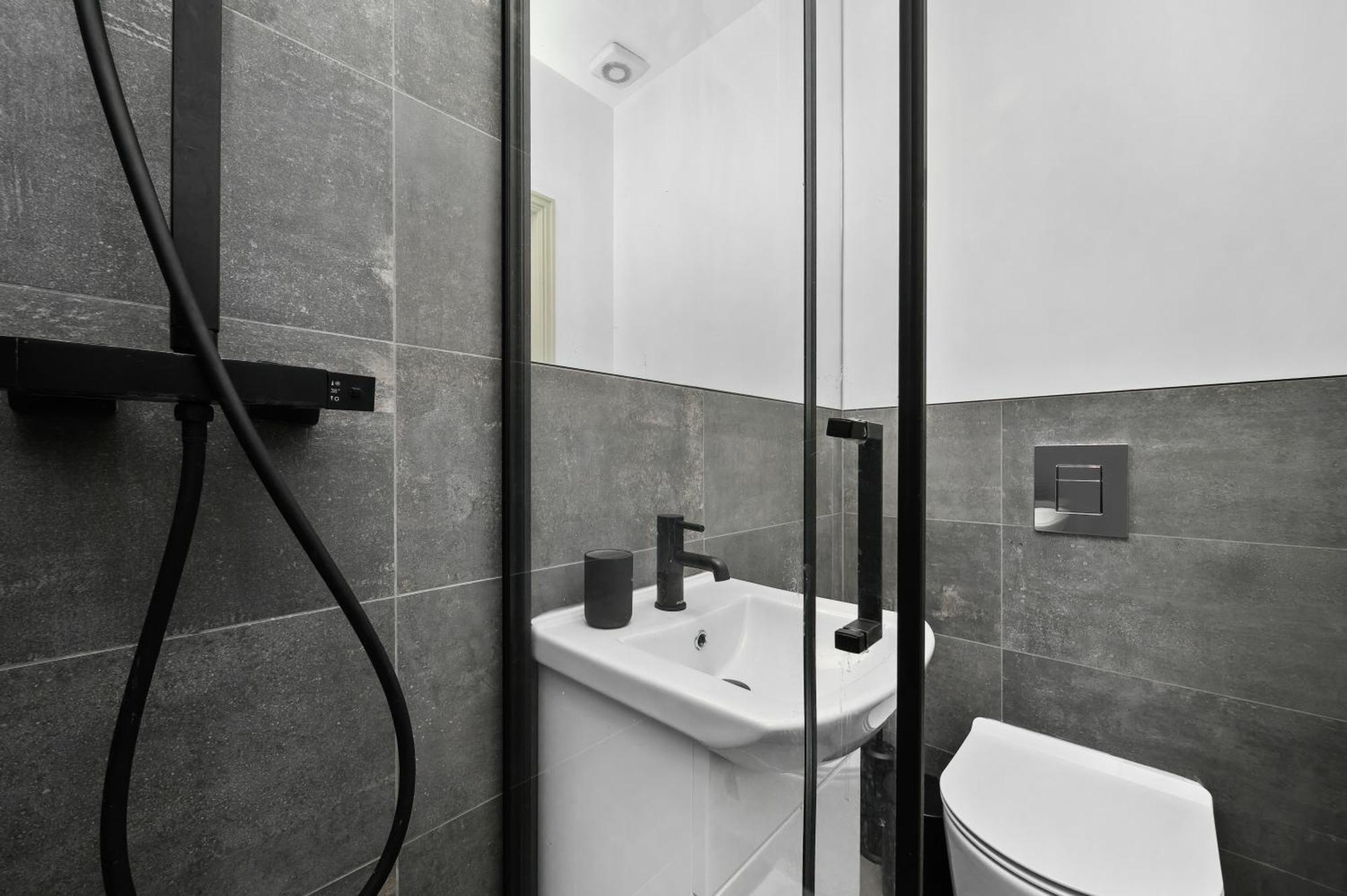 Nine Elms Modern Apartment *