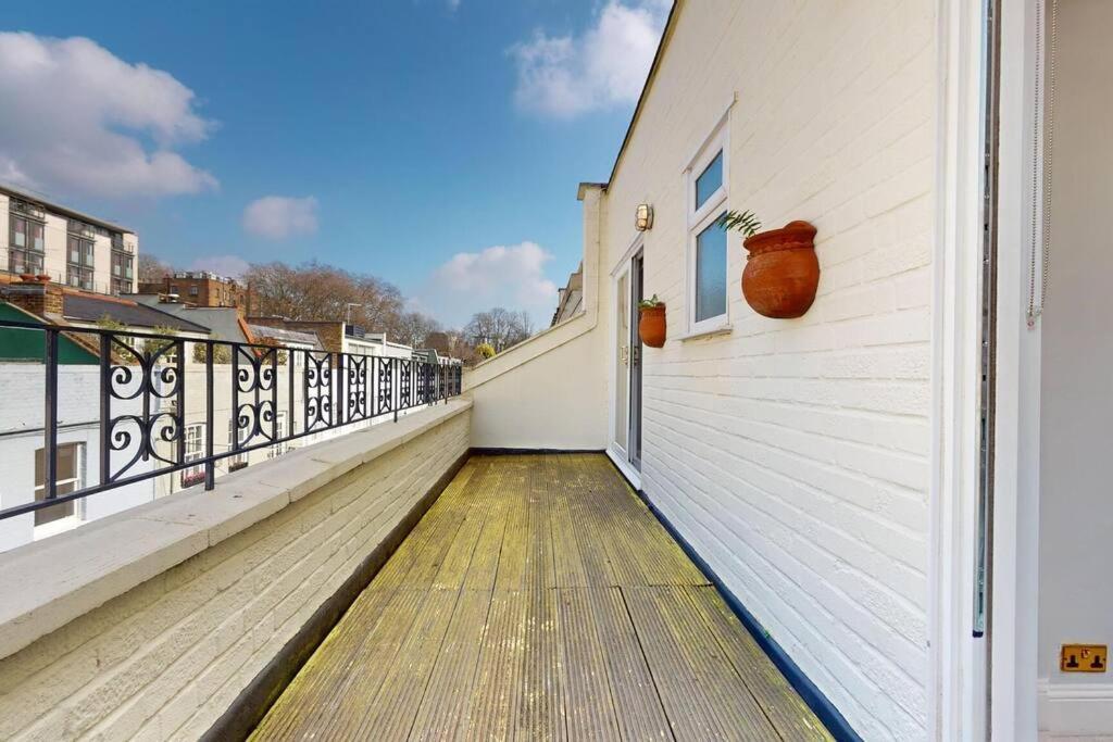 Prime Location Prince's Gate Mews 4bd 3 Bath * London