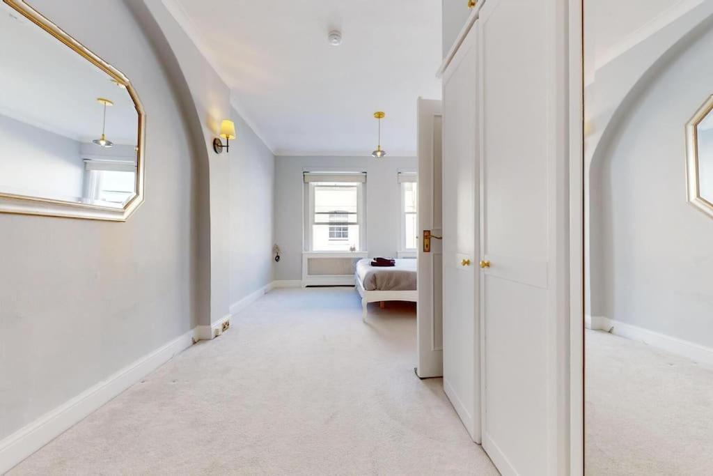 Prime Location Prince's Gate Mews 4bd 3 Bath * London