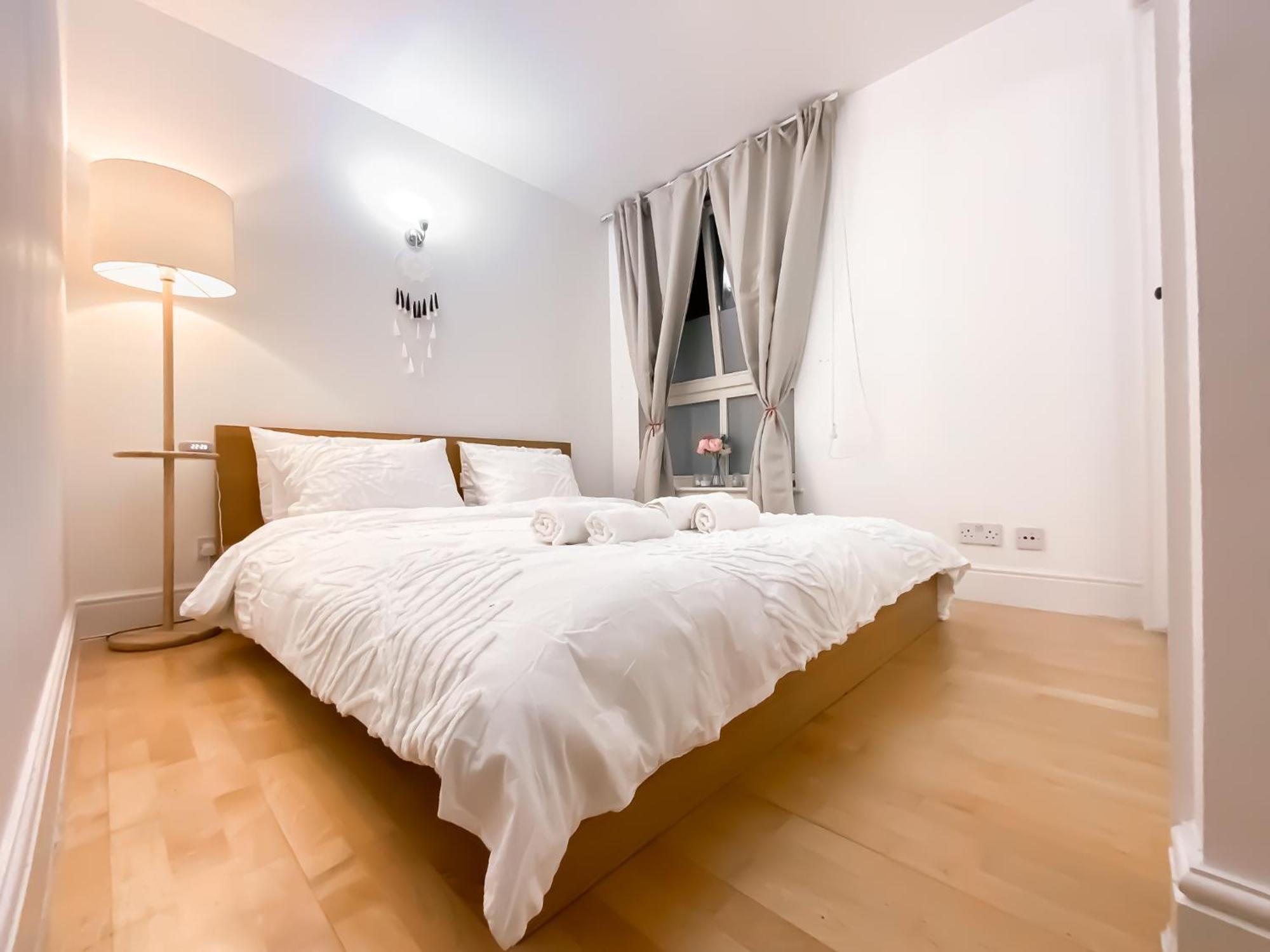 Lovely 1 Bedroom With Hottub, Sauna, Gym London