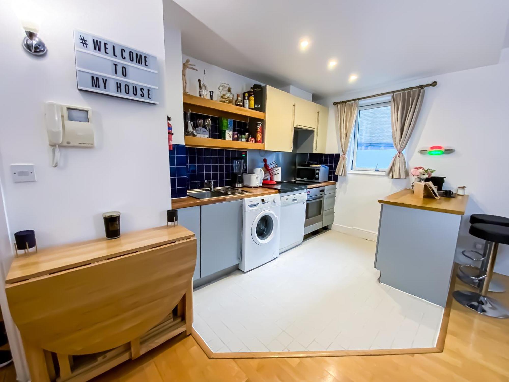 Lovely 1 Bedroom With Hottub, Sauna, Gym Apartment London