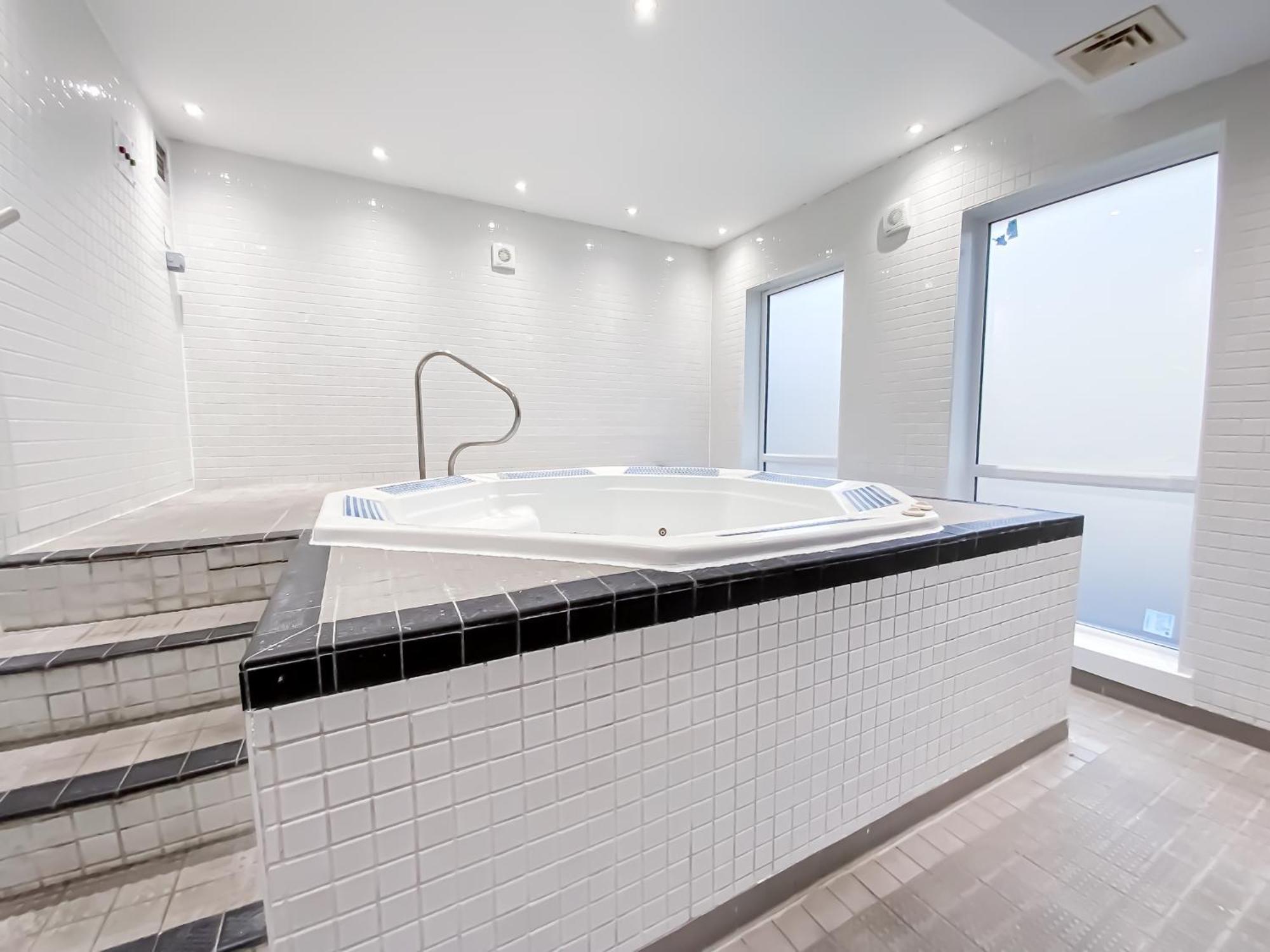 Apartment Lovely 1 Bedroom With Hottub, Sauna, Gym London