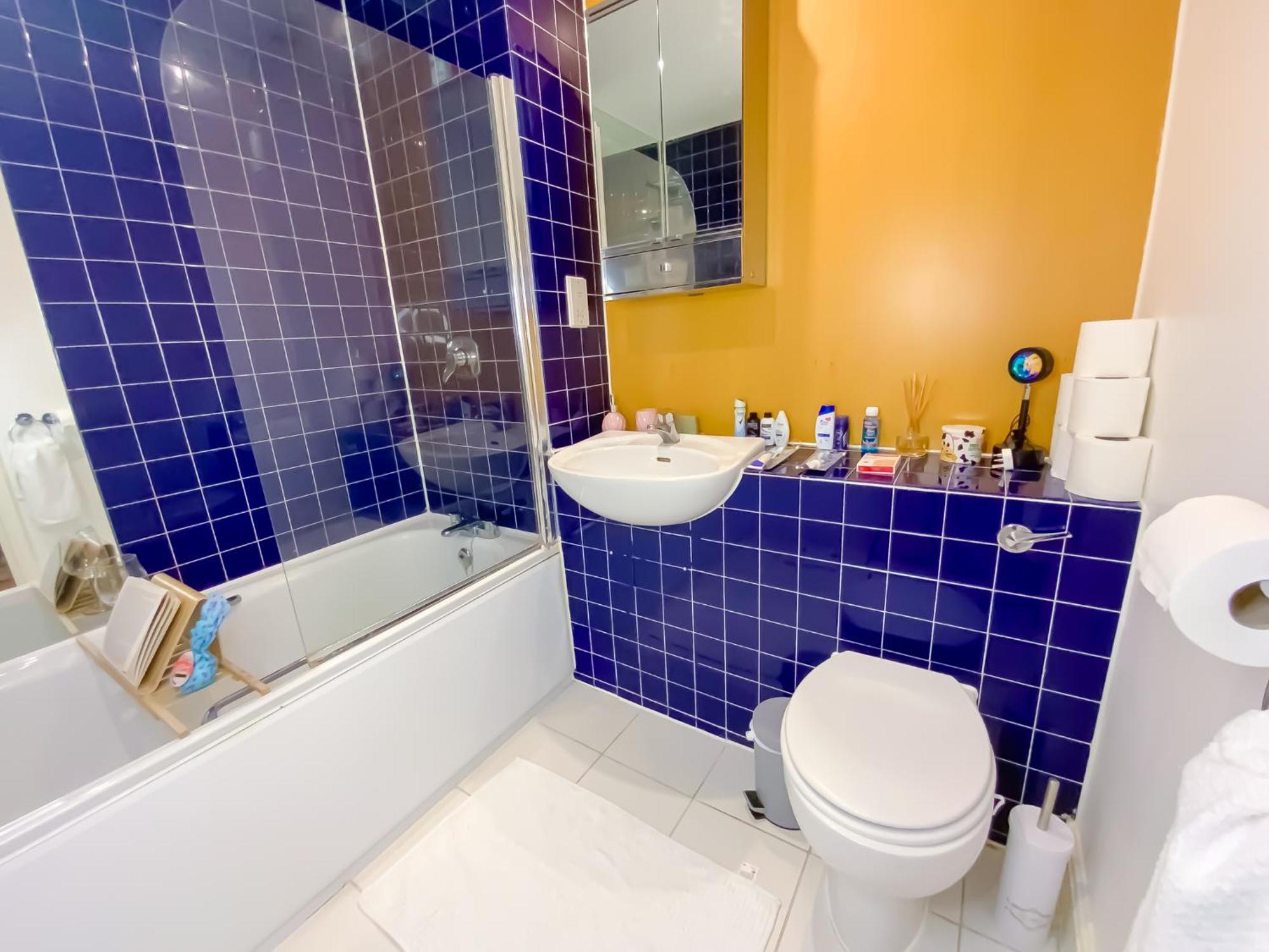 Lovely 1 Bedroom With Hottub, Sauna, Gym Apartment London