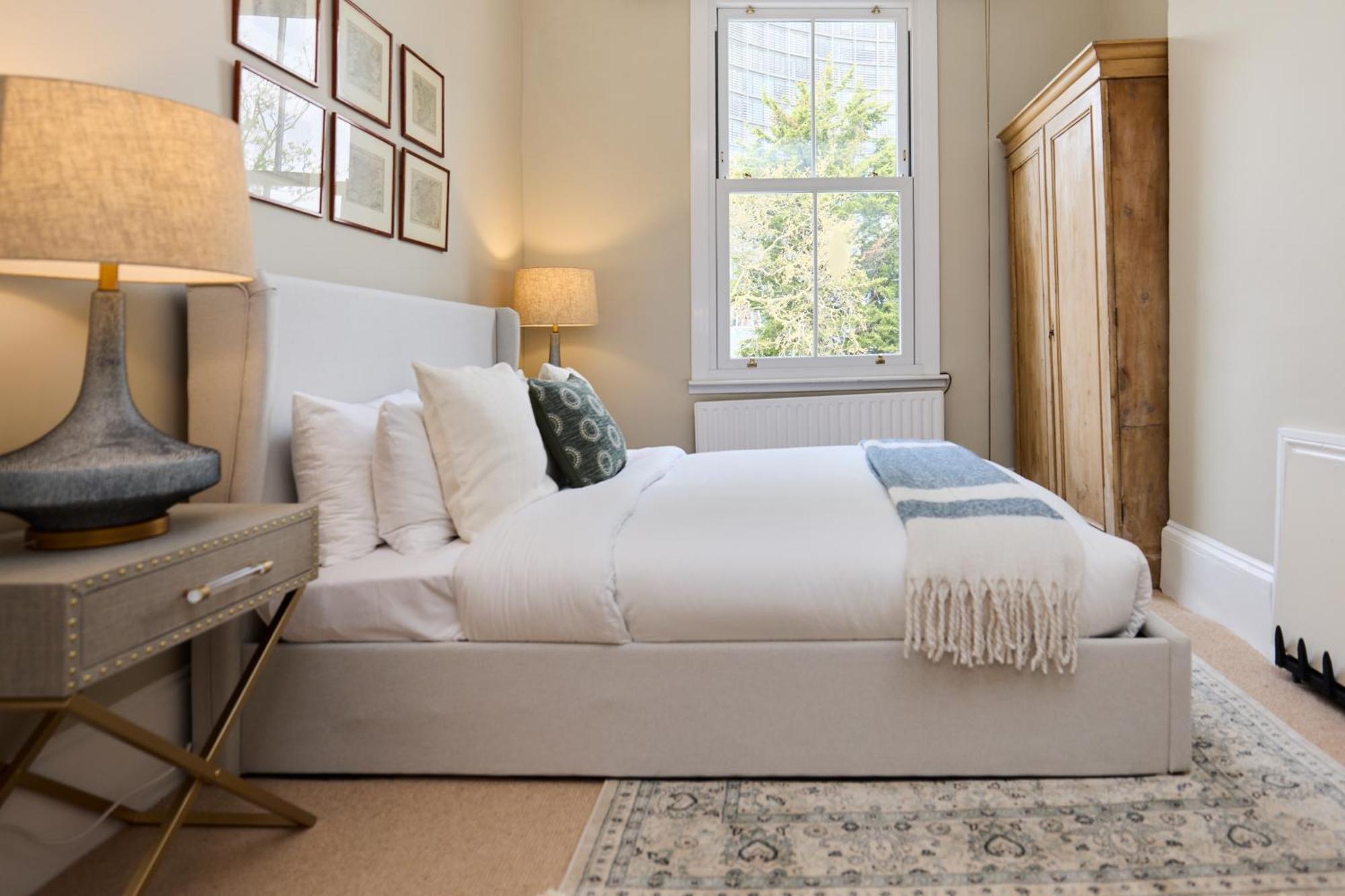The Earl's Court Hideout - Lovely 4bdr House With Garden Appartement Londen