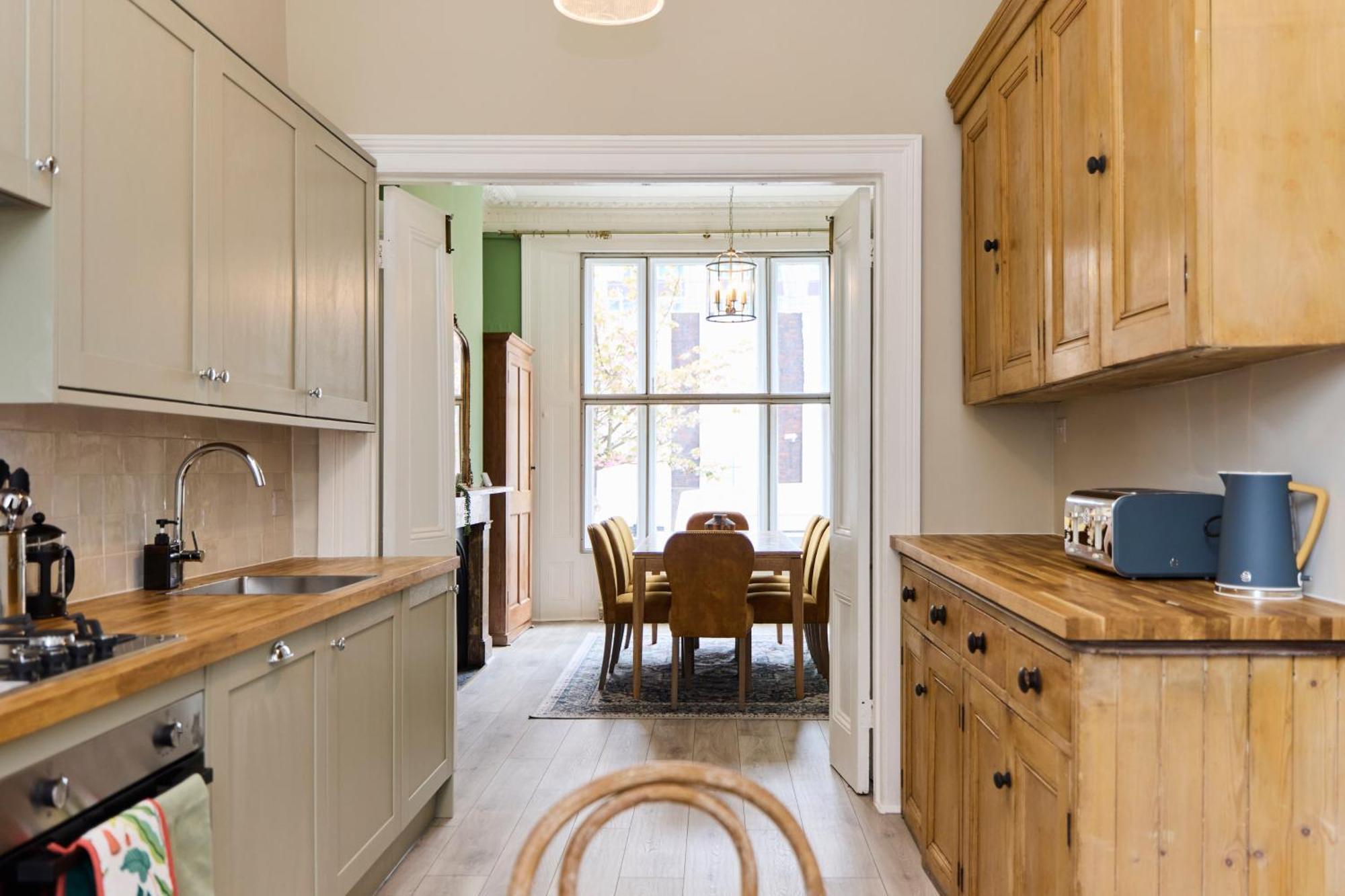 The Earl's Court Hideout - Lovely 4bdr House With Garden Appartement Londen