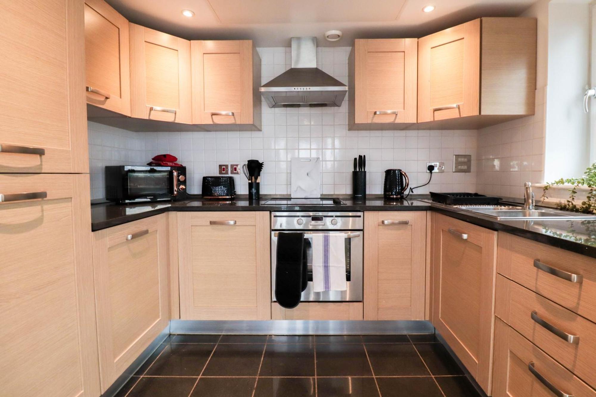 Serene 2-bedroom By The River London