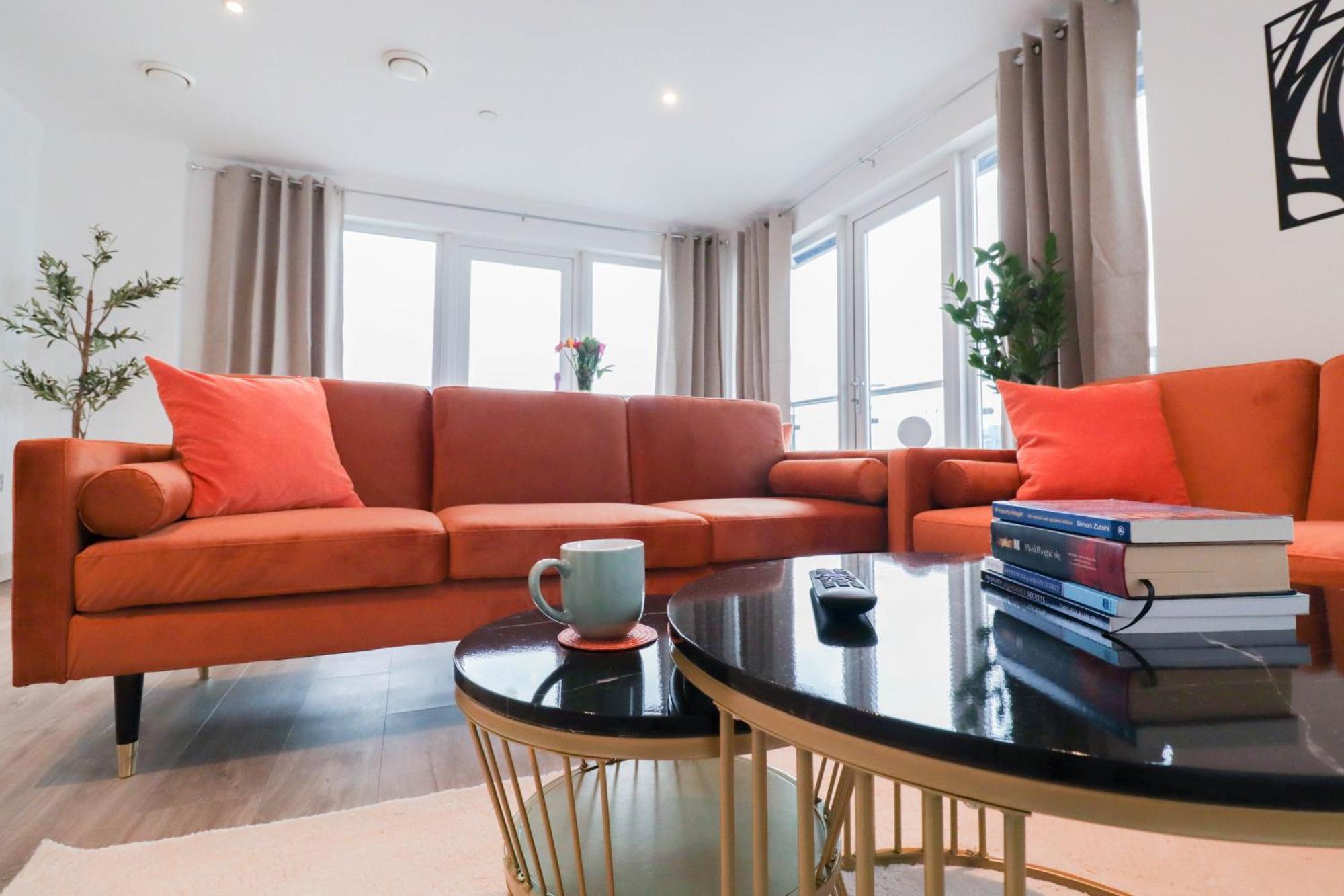 Serene 2-bedroom By The River Apartment *