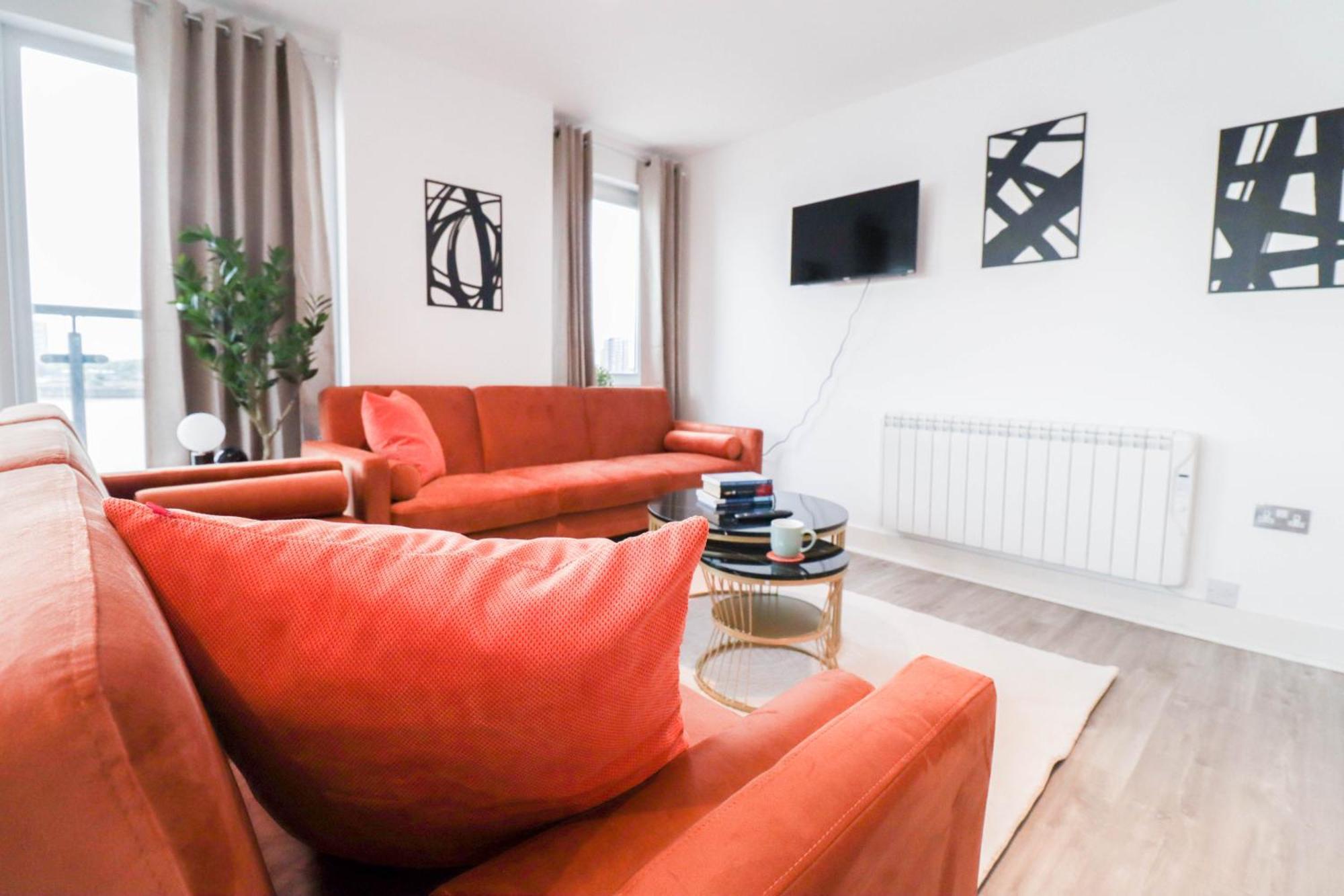 Serene 2-bedroom By The River Apartment London