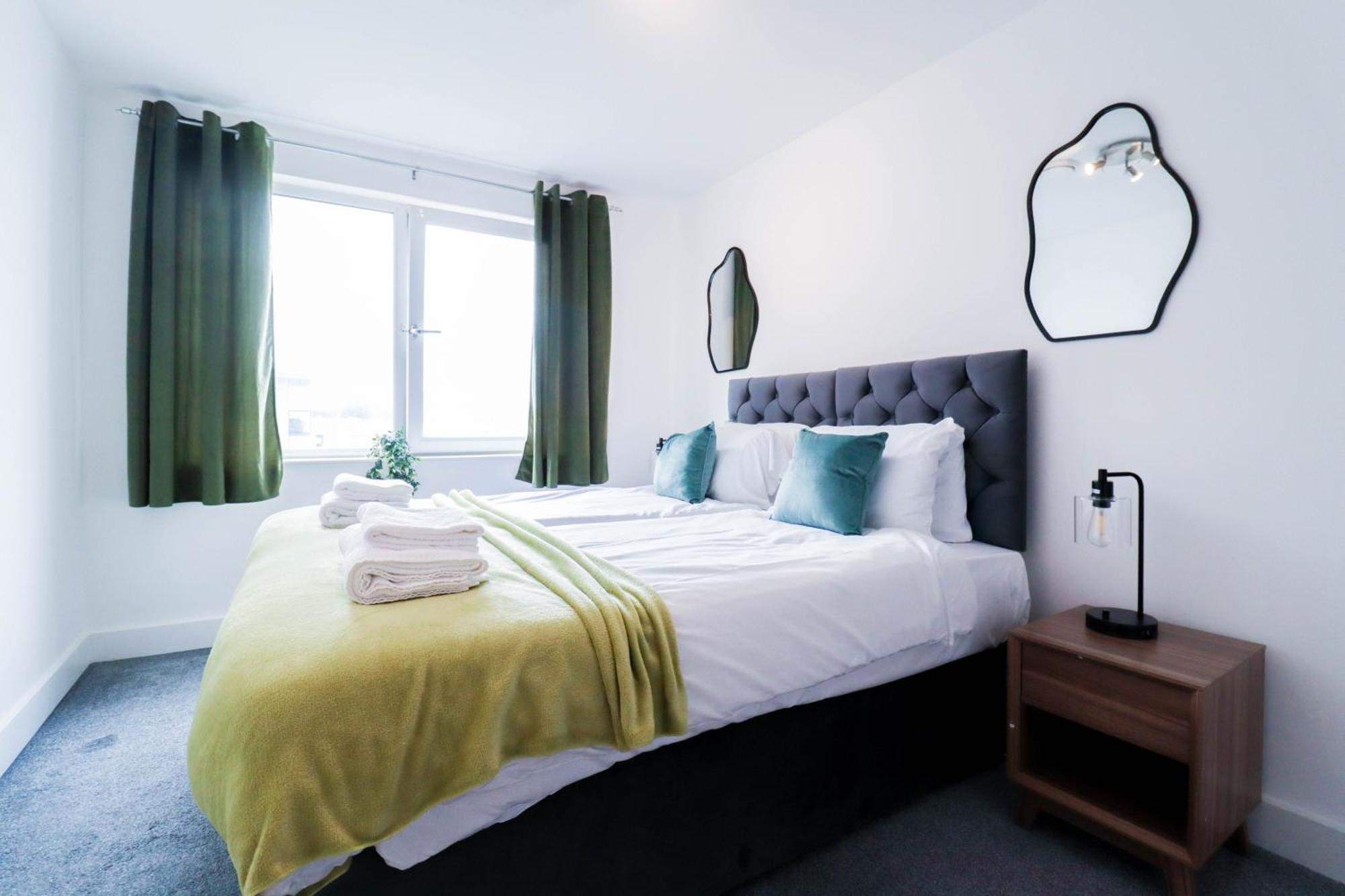 Serene 2-bedroom By The River London
