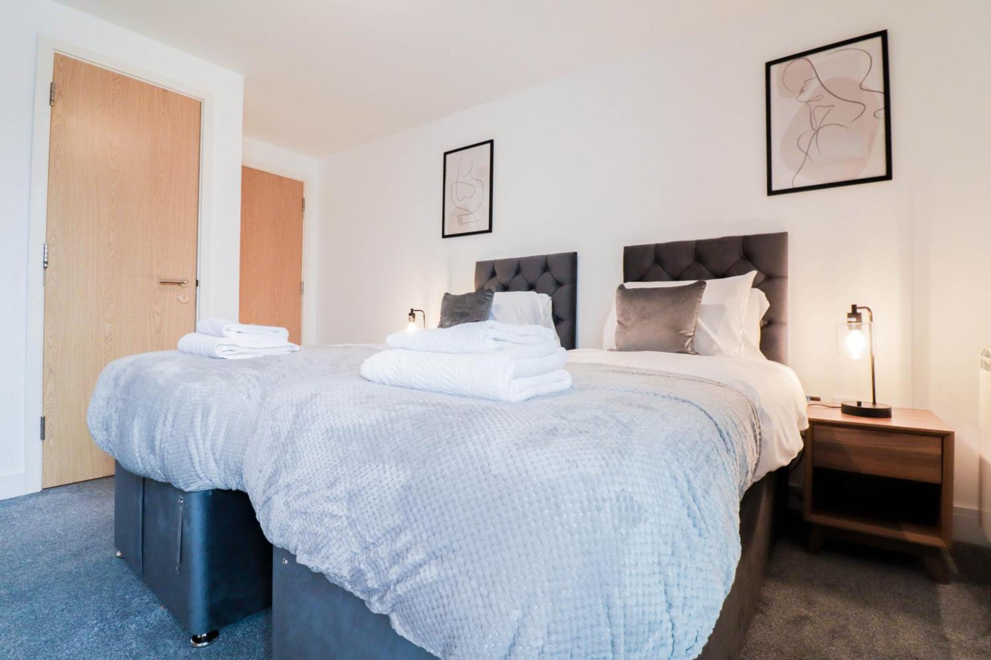 Serene 2-bedroom By The River Apartment