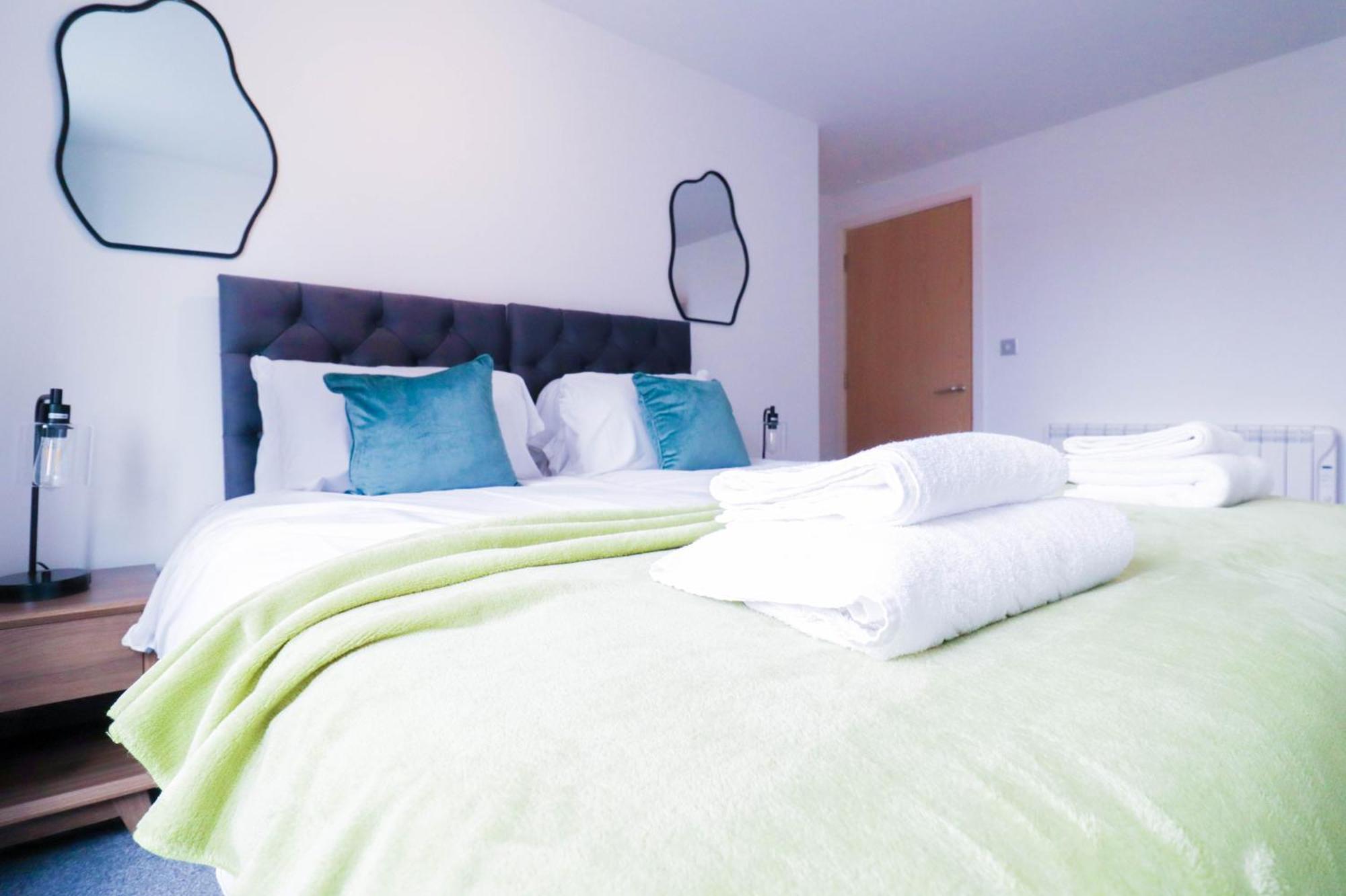 Serene 2-bedroom By The River Apartment London