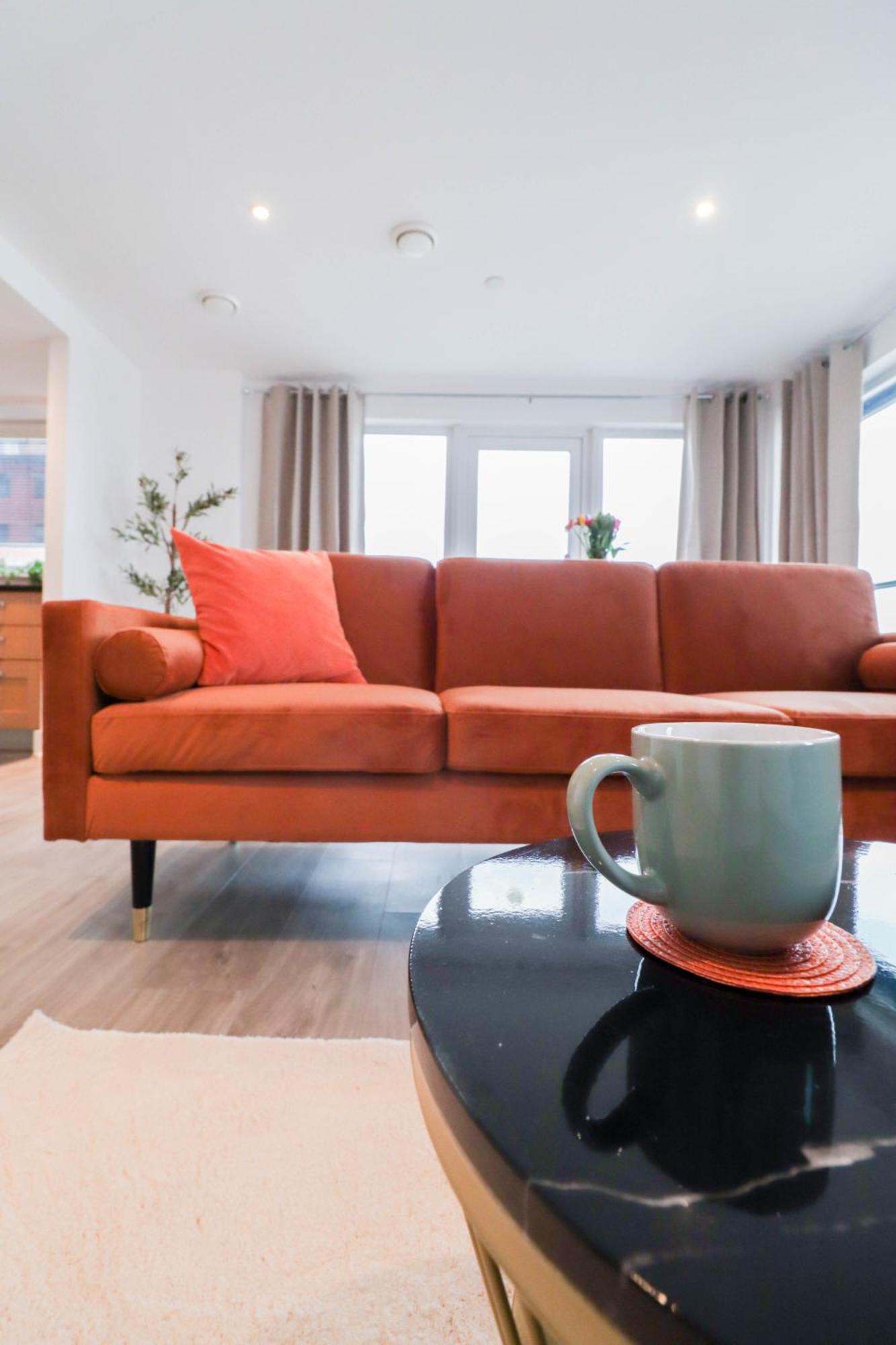 Serene 2-bedroom By The River London