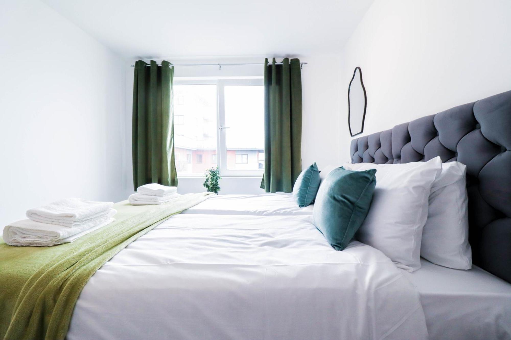 Serene 2-bedroom By The River * London
