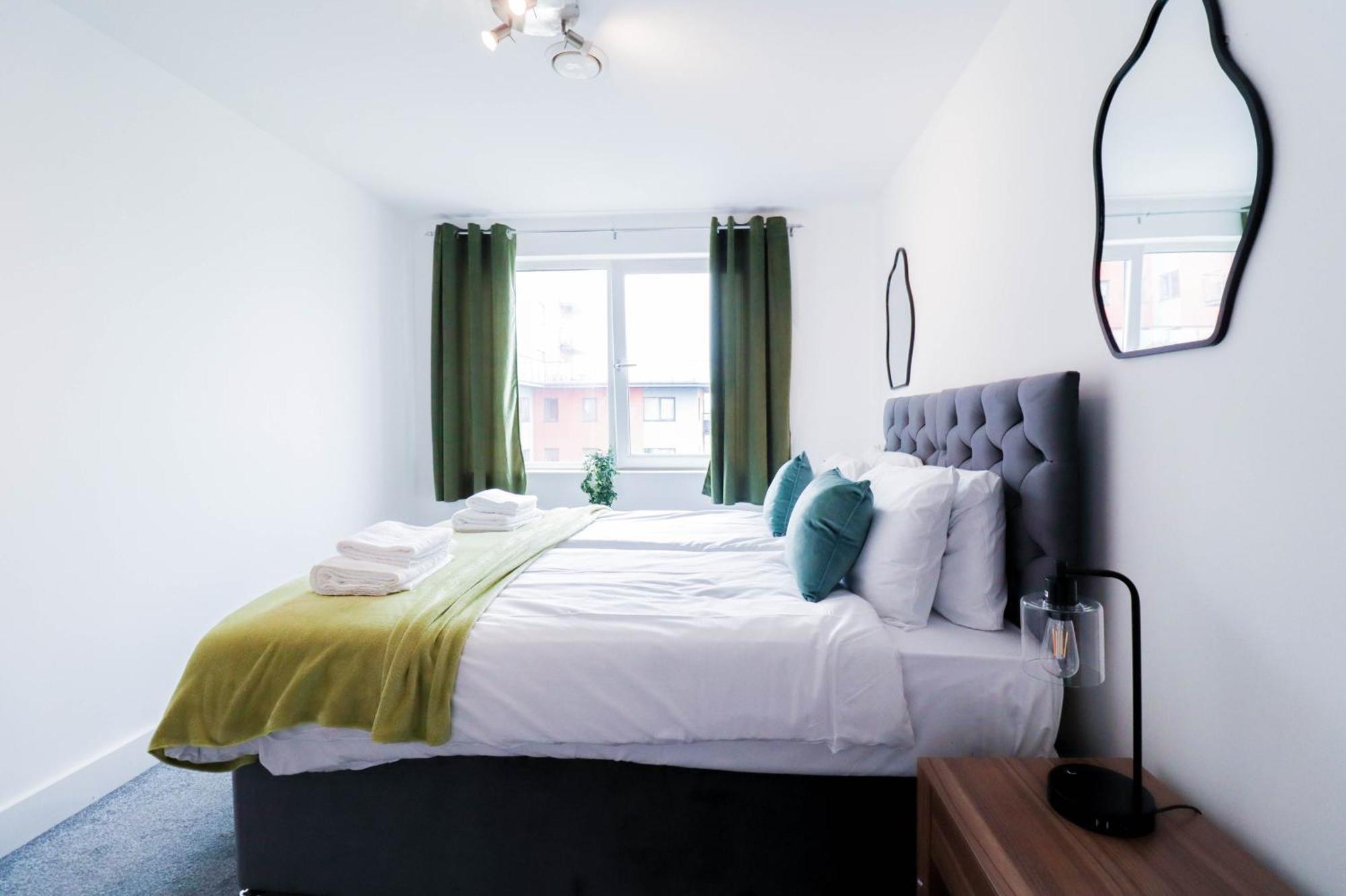 Serene 2-bedroom By The River Apartment
