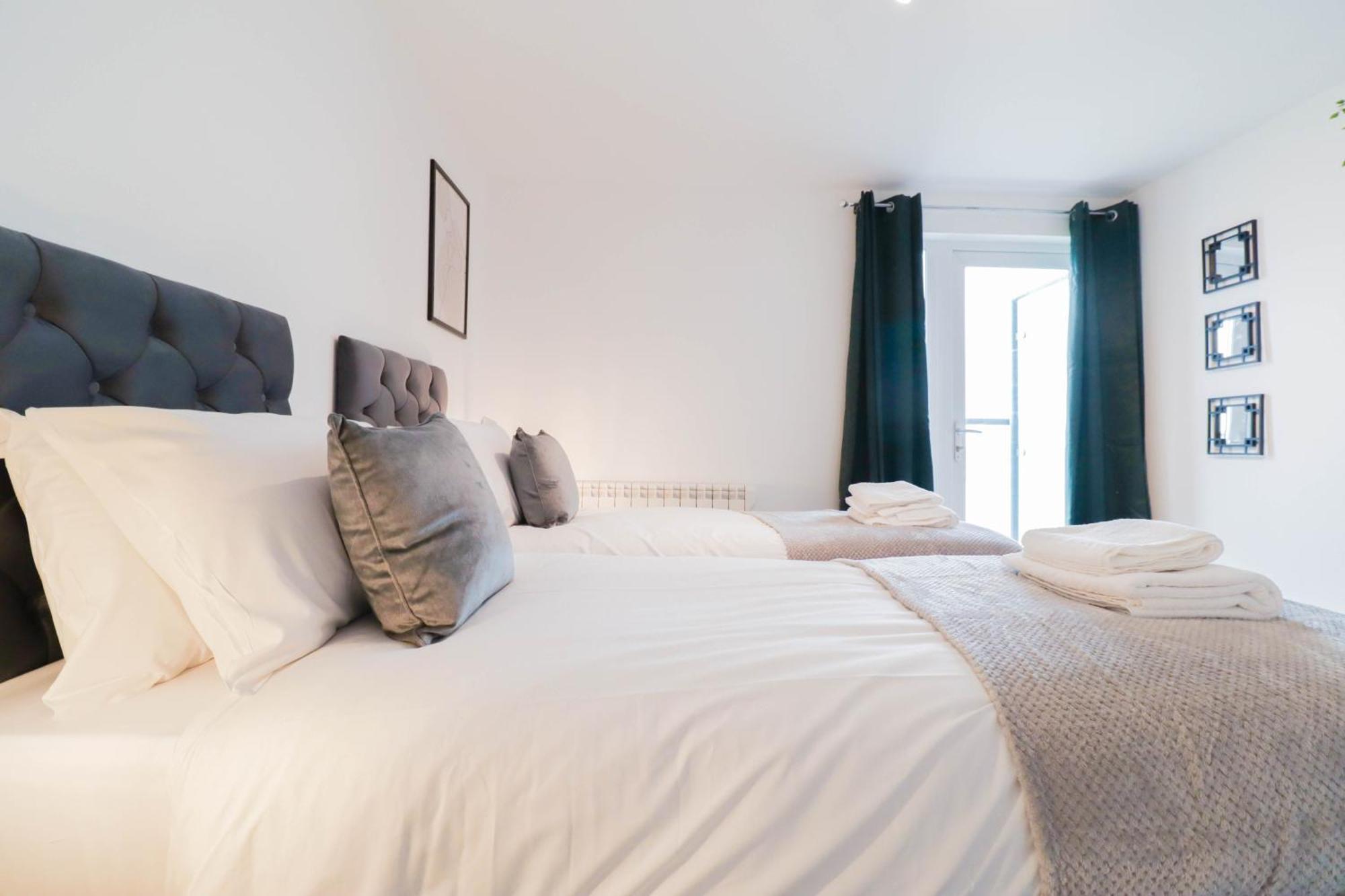 Serene 2-bedroom By The River London