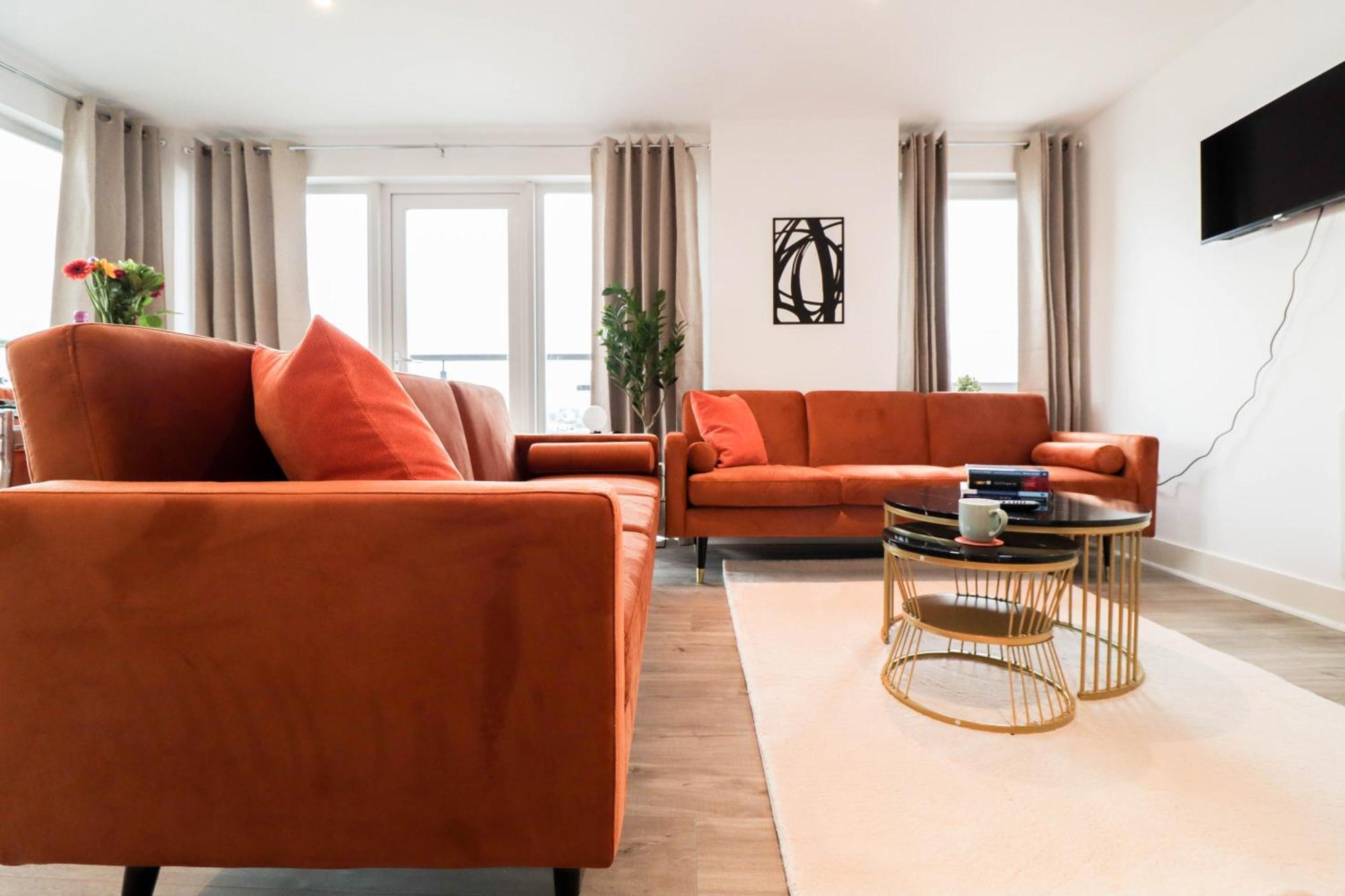 Serene 2-bedroom By The River Apartment London