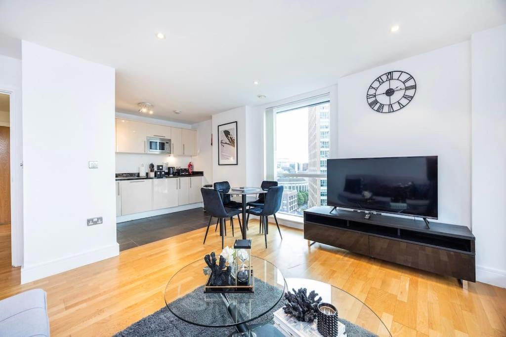Contemporary 2 Bedroom Flat In Canary Wharf * Londen