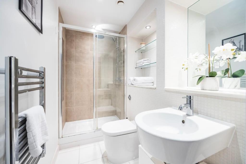 Appartement Contemporary 2 Bedroom Flat In Canary Wharf Londen