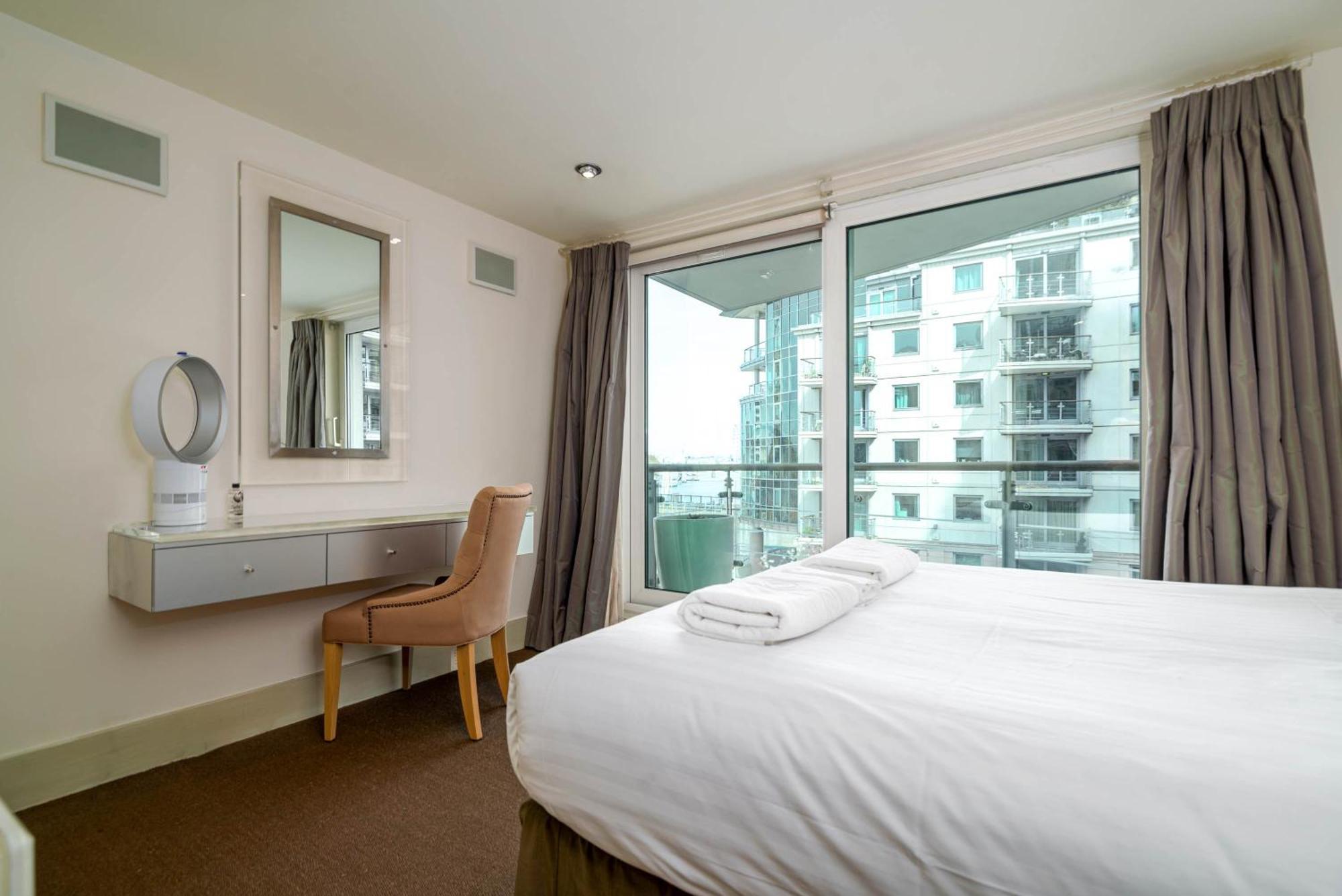 Fabulous 3 Bed In Vauxhall Apartment London