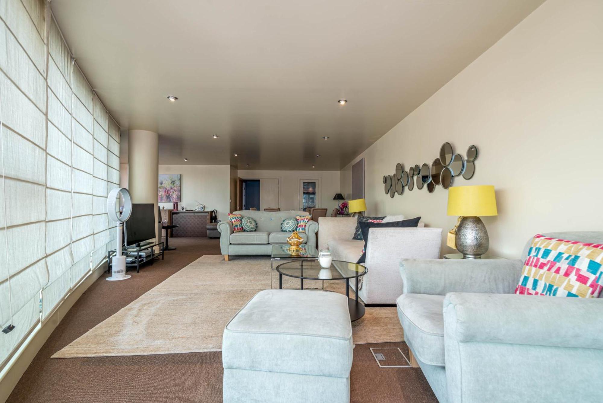 Fabulous 3 Bed In Vauxhall Apartment *