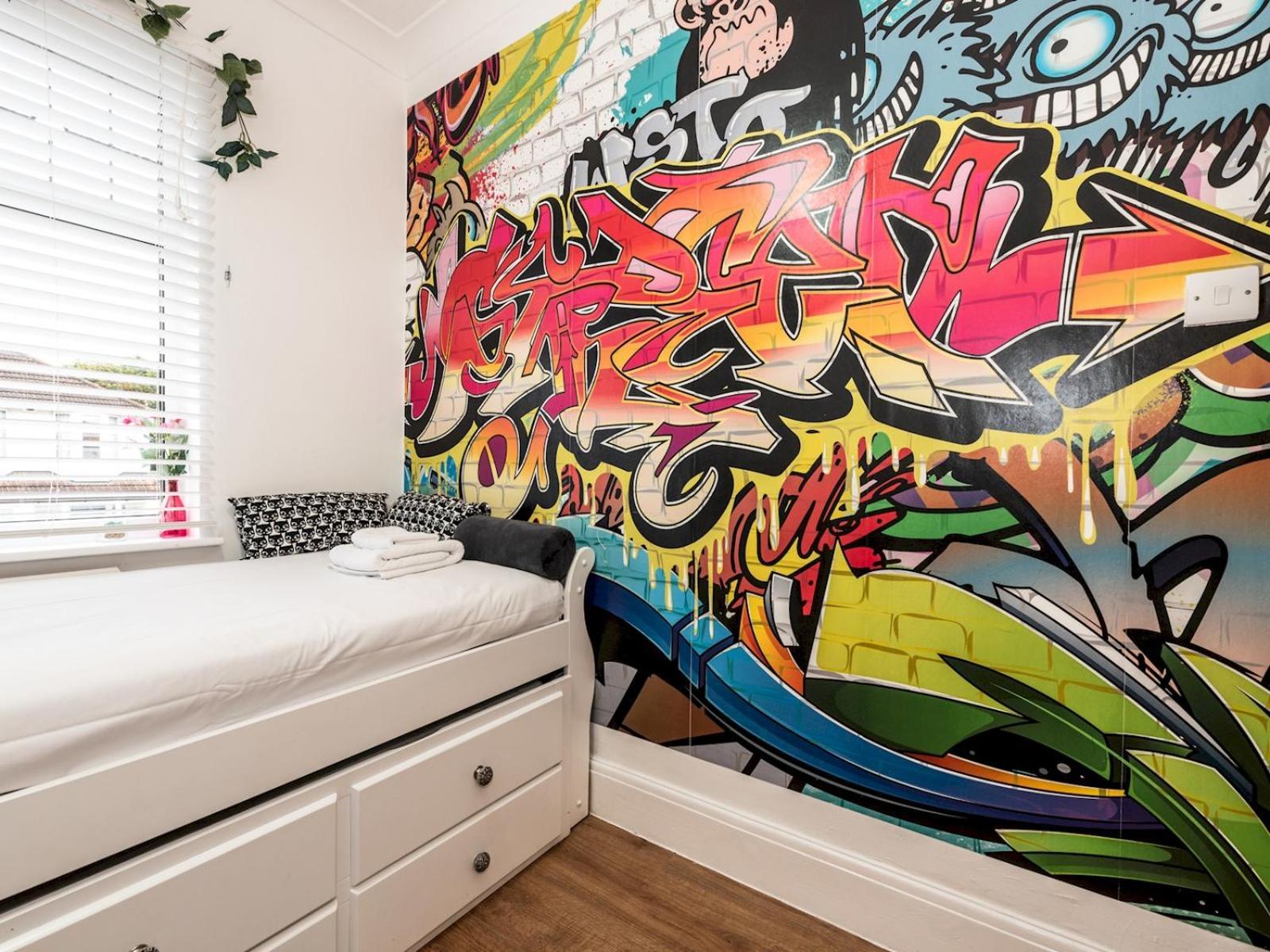 Spacious 4-bed House Direct Link To Pass The Keys * London