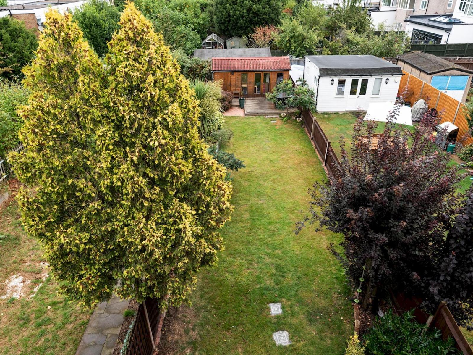 Holiday home Spacious 4-bed House Direct Link To Pass The Keys