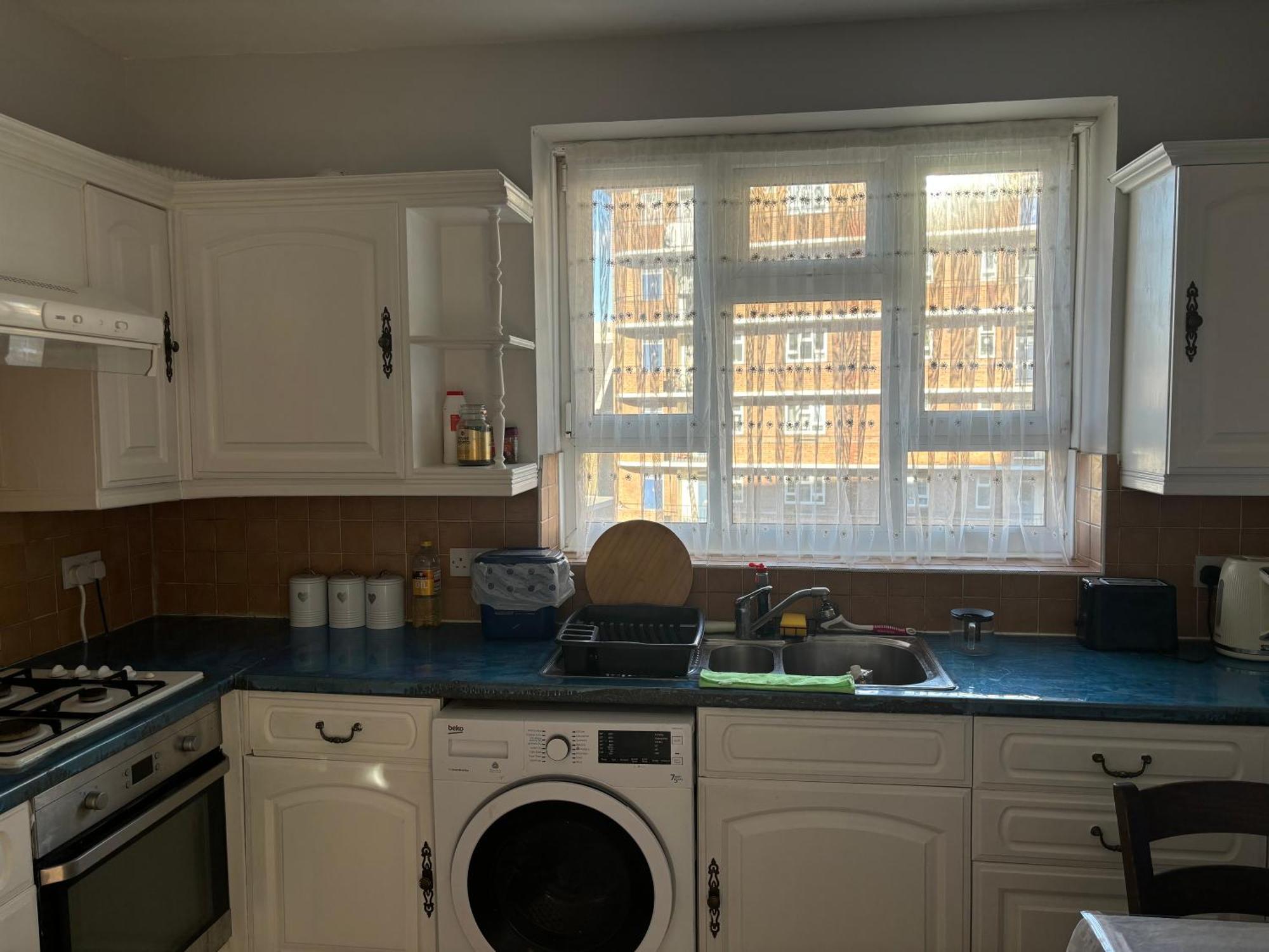 Bright 2 Bedroom Flat Close To Centre * Londen