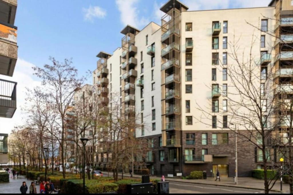 Large One Bedroom With Balcony Appartement
