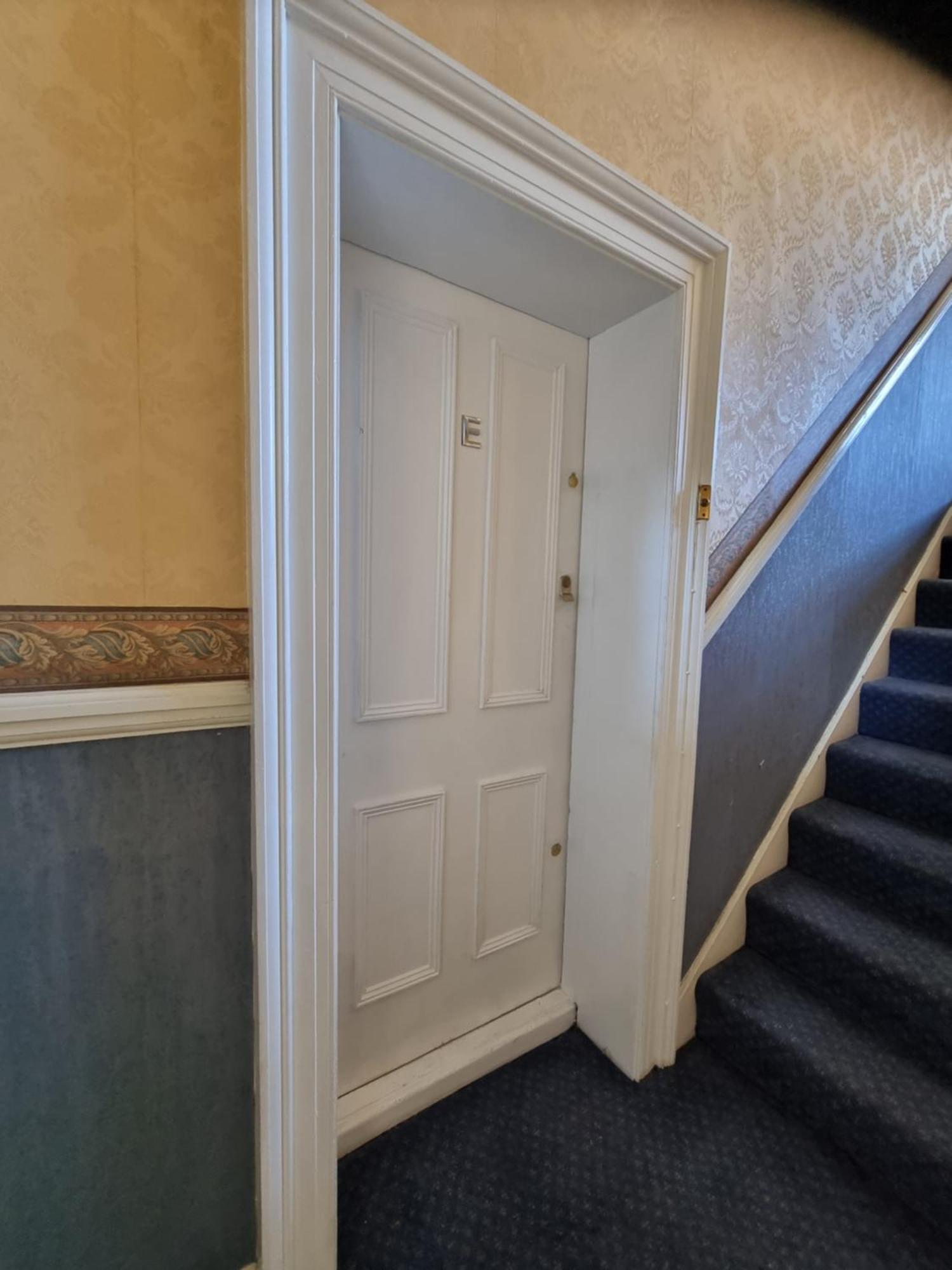 Budget Spacious Flat Fits 5 People In W2 Apartment *