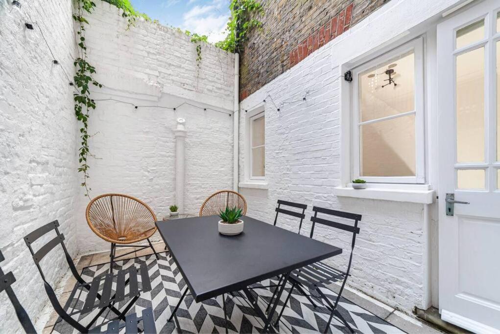 Chic Chelsea Steps From Kings Road Apartment *