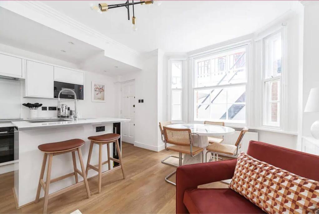 Chic Chelsea Steps From Kings Road Apartment London