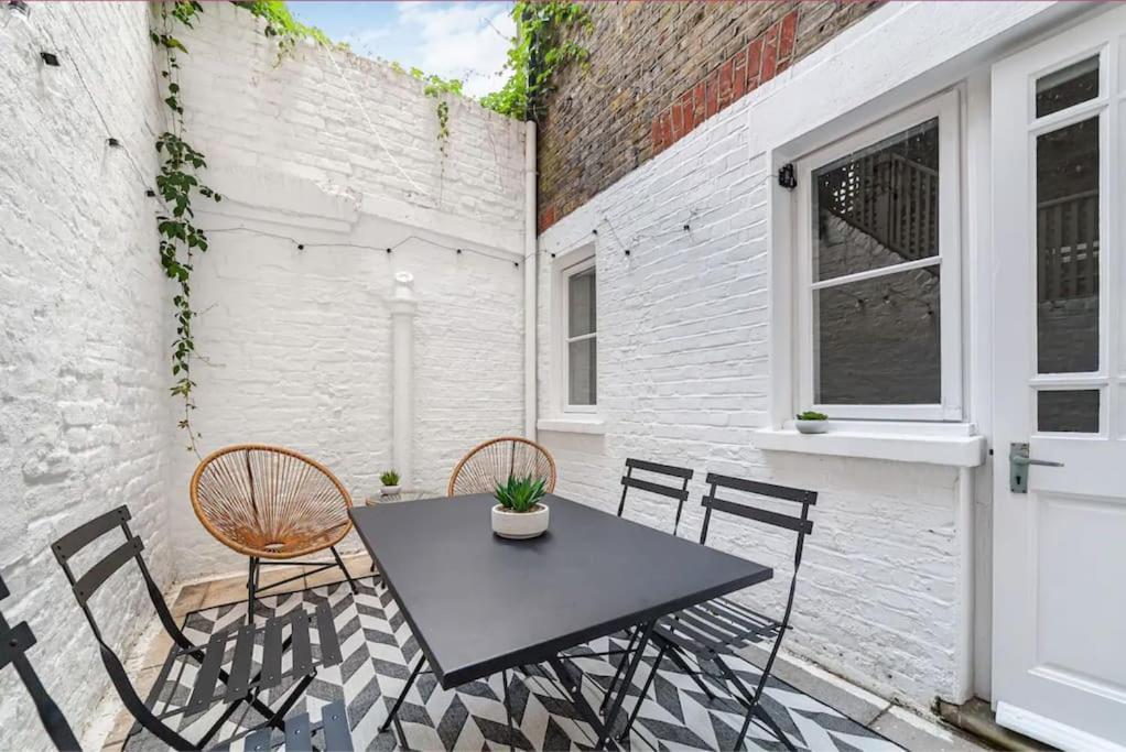 Chic Chelsea Steps From Kings Road Apartment *