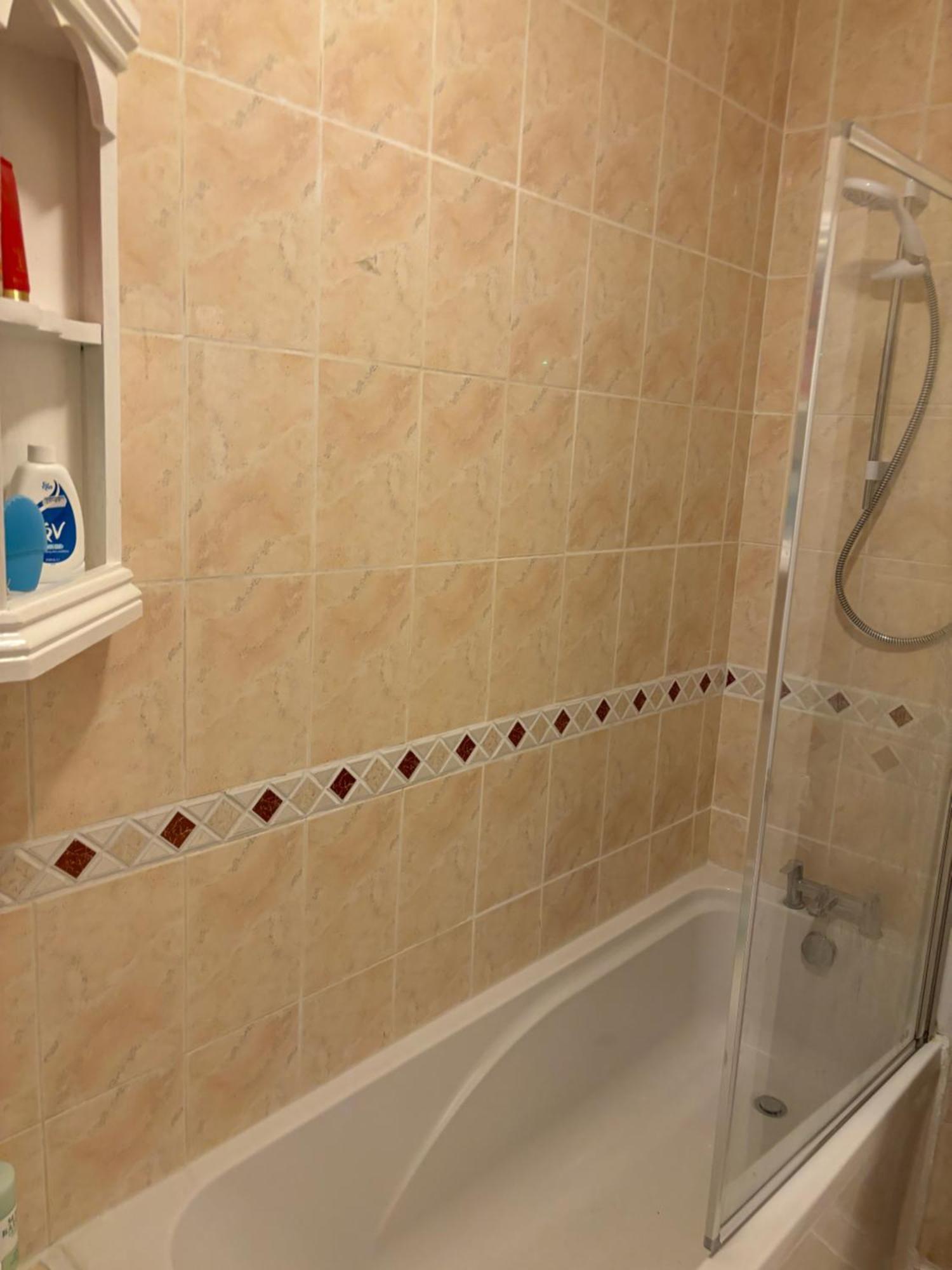 Bright 2 Bedroom Flat Close To Centre *