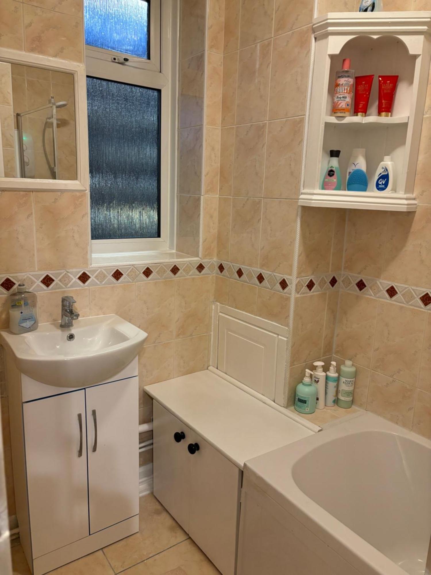 Bright 2 Bedroom Flat Close To Centre * Londen