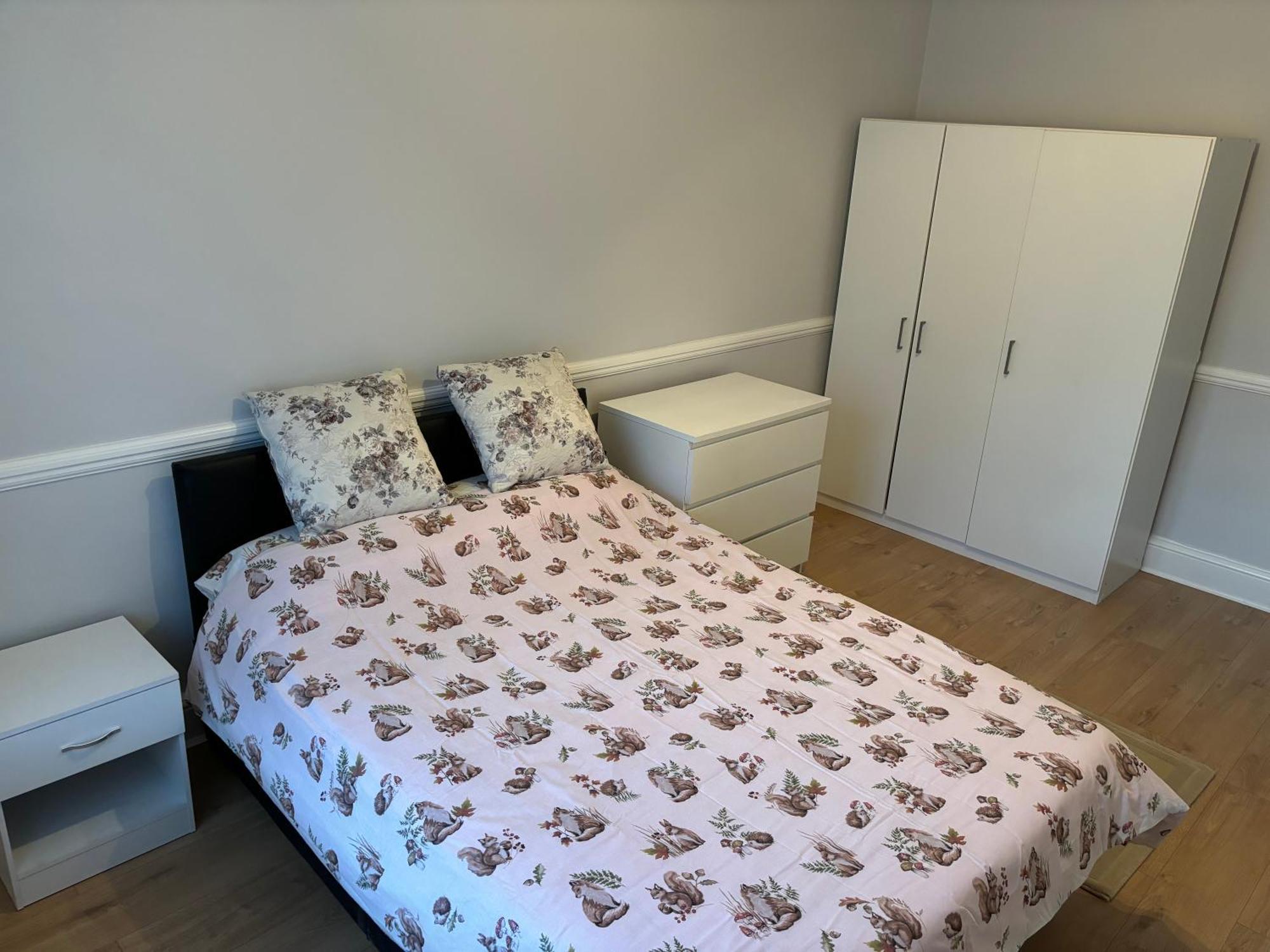 Bright 2 Bedroom Flat Close To Centre