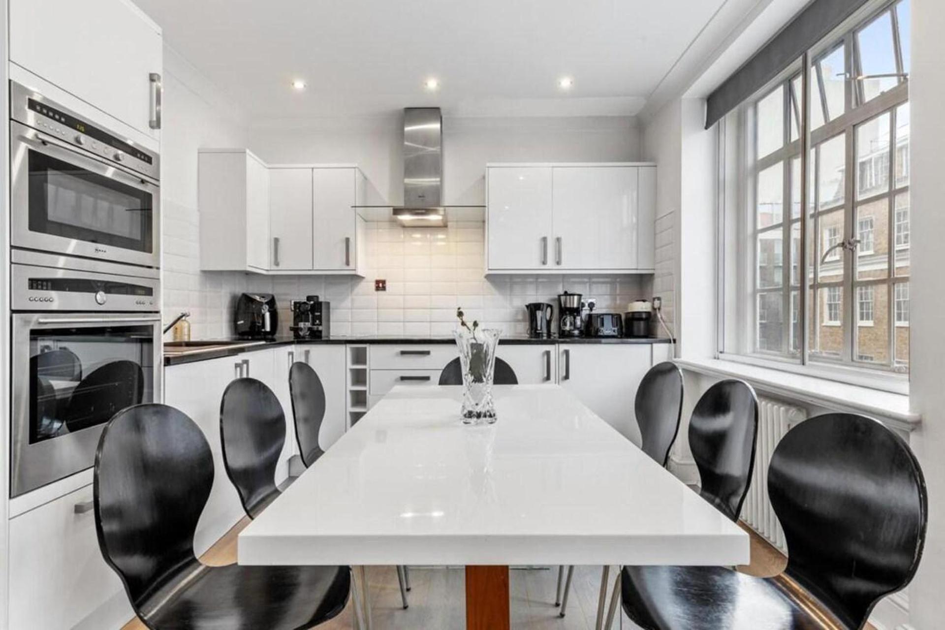 Apartment Chic - City Center Gem London