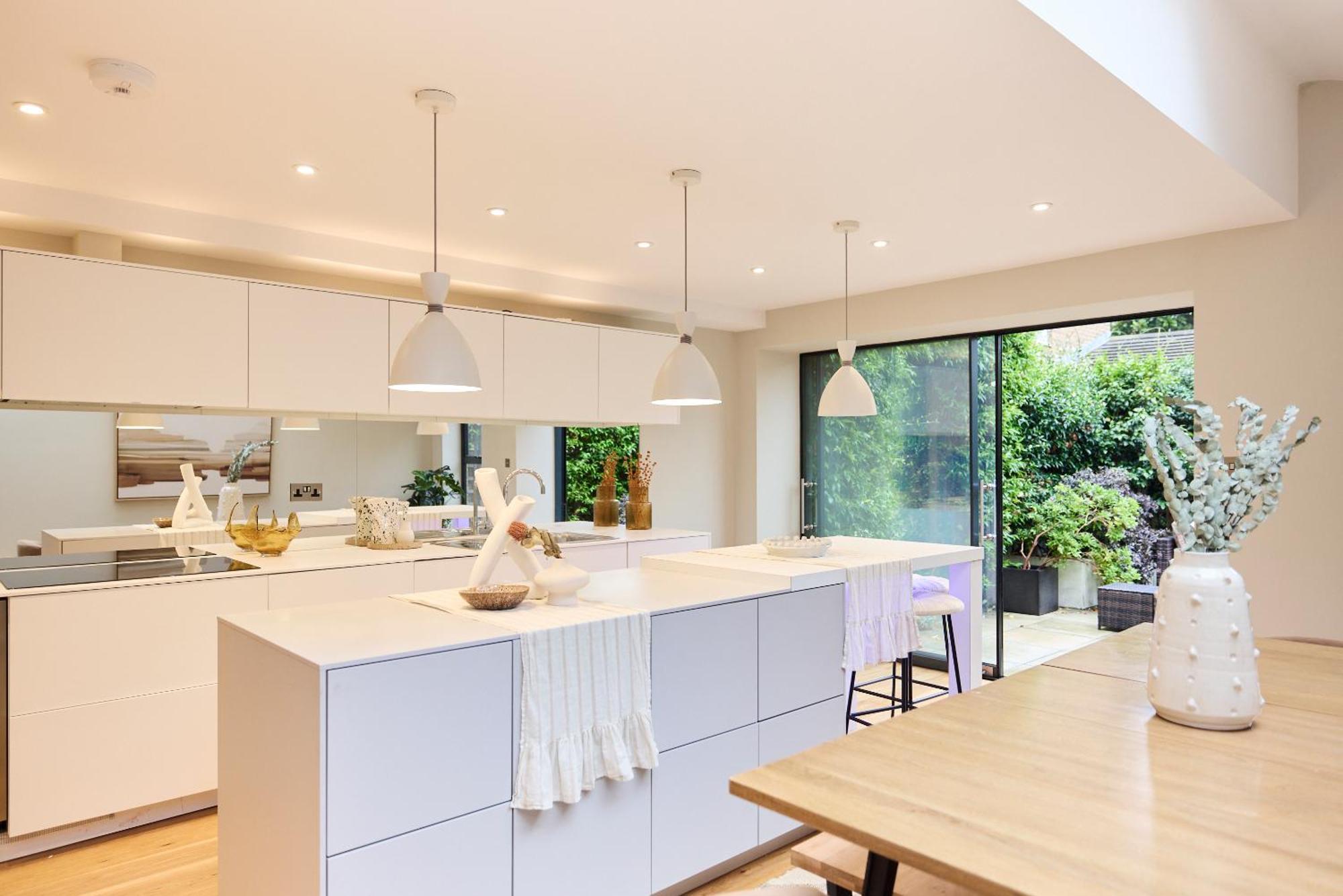 The Latimer Wonder - Stunning 5bdr House With Garden Apartment