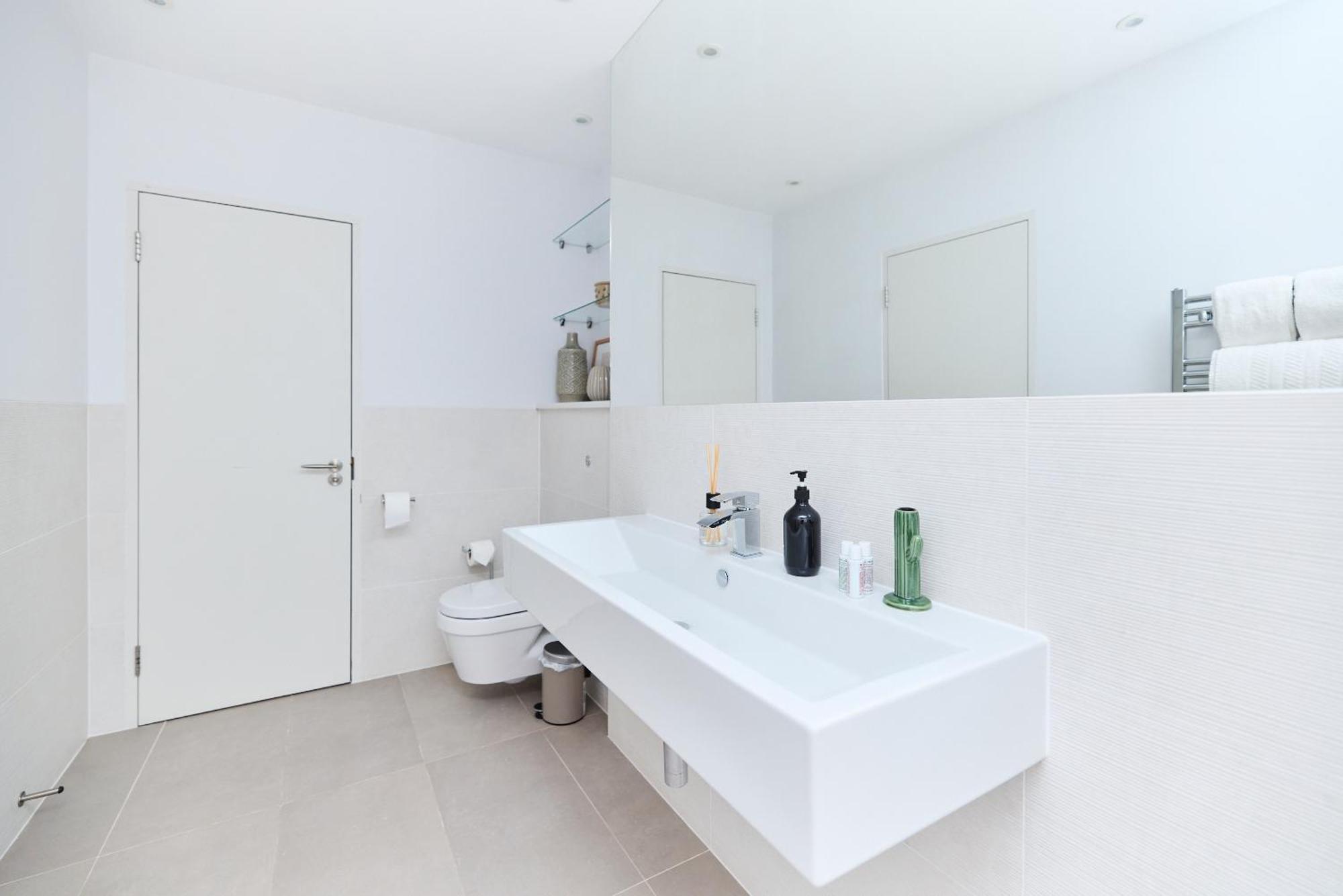 The Latimer Wonder - Stunning 5bdr House With Garden London